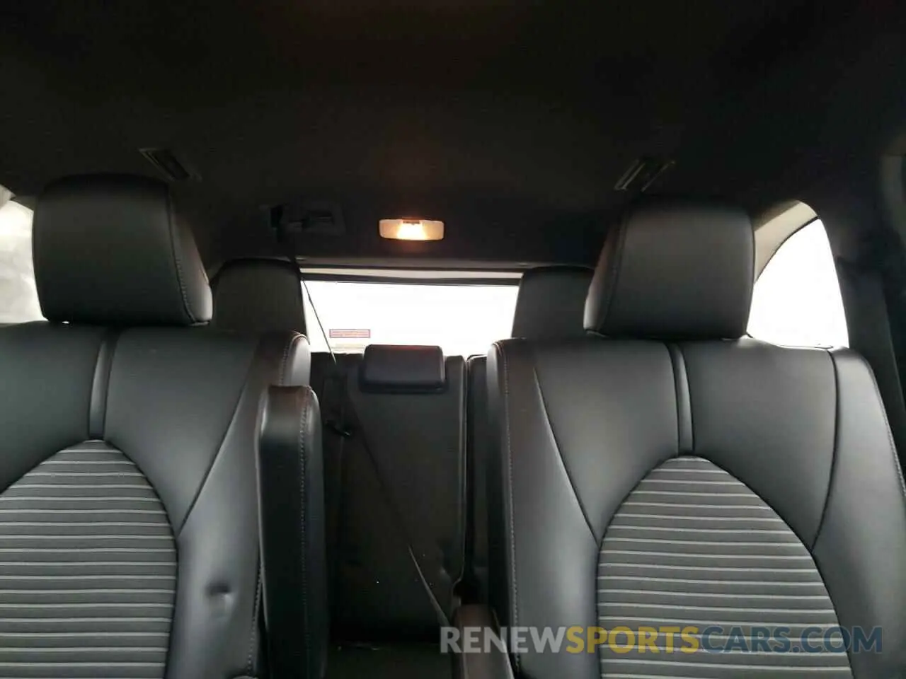 10 fotografías del automóvil dañado 5TDLZRBH4MS111888 TOYOTA HIGHLANDER 2021
