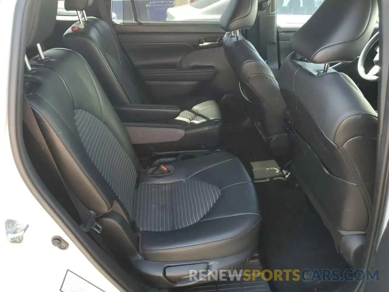 11 fotografías del automóvil dañado 5TDLZRBH8MS125325 TOYOTA HIGHLANDER 2021