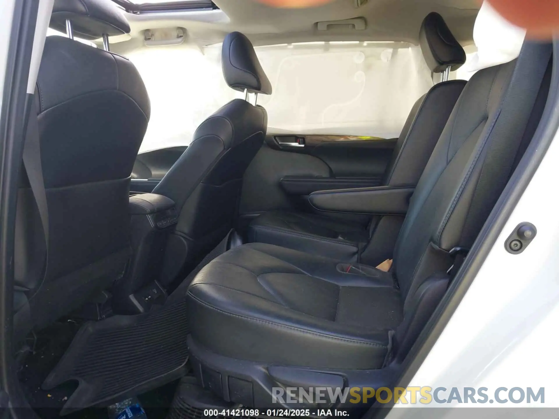 8 fotografías del automóvil dañado 5TDXBRCH3MS053342 TOYOTA HIGHLANDER 2021