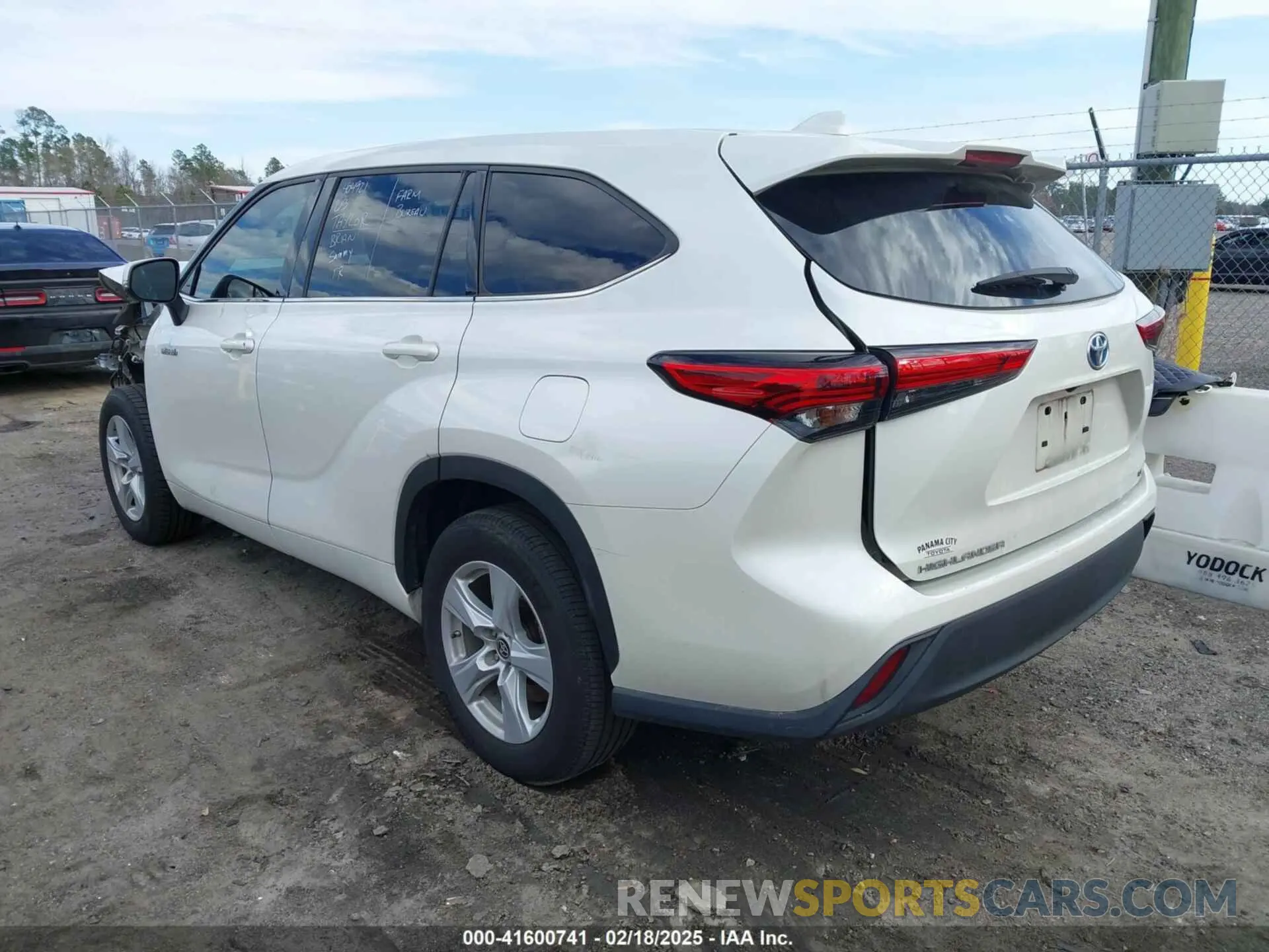 3 fotografías del automóvil dañado 5TDZARAH6MS504147 TOYOTA HIGHLANDER 2021