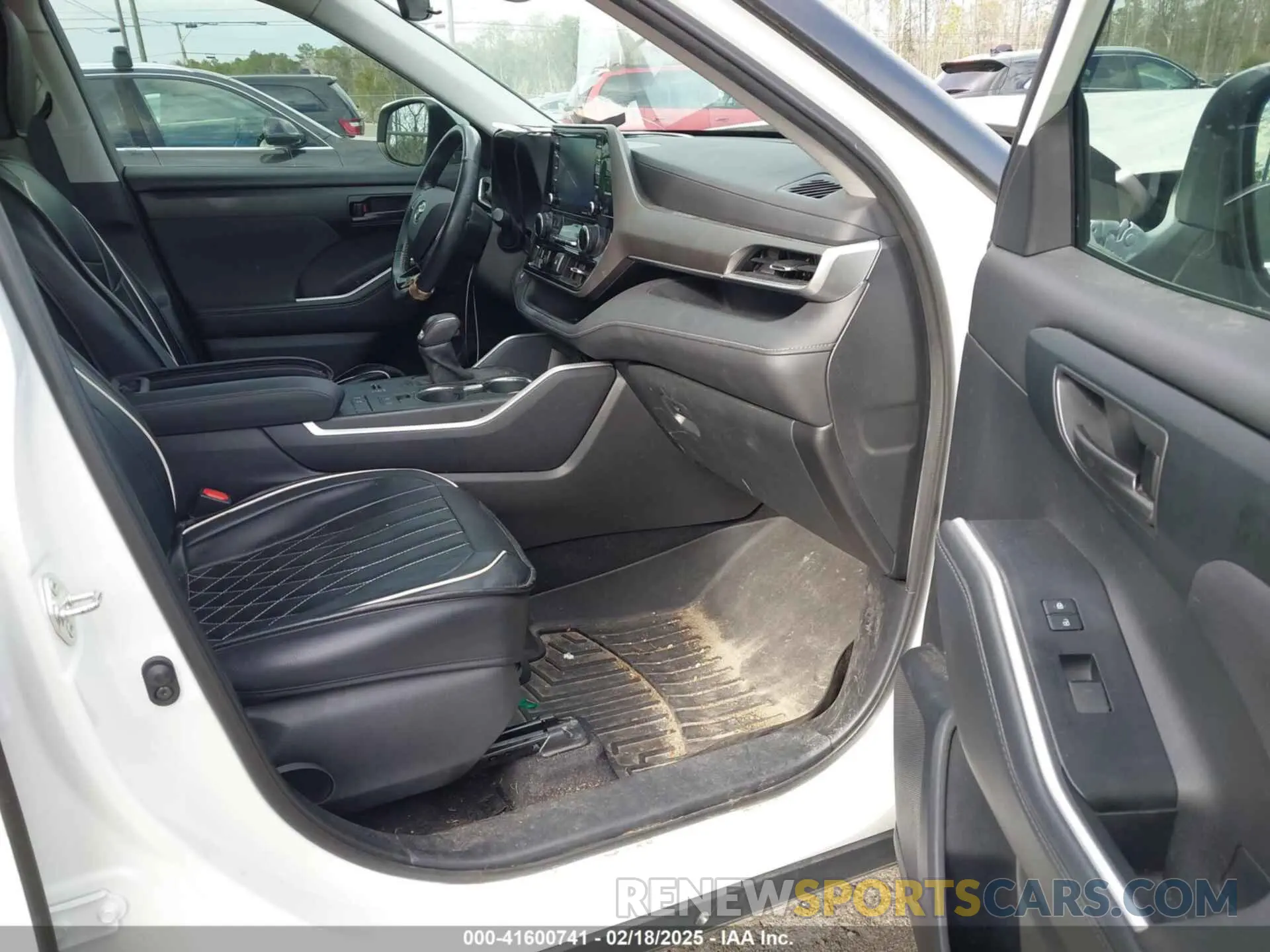 5 fotografías del automóvil dañado 5TDZARAH6MS504147 TOYOTA HIGHLANDER 2021