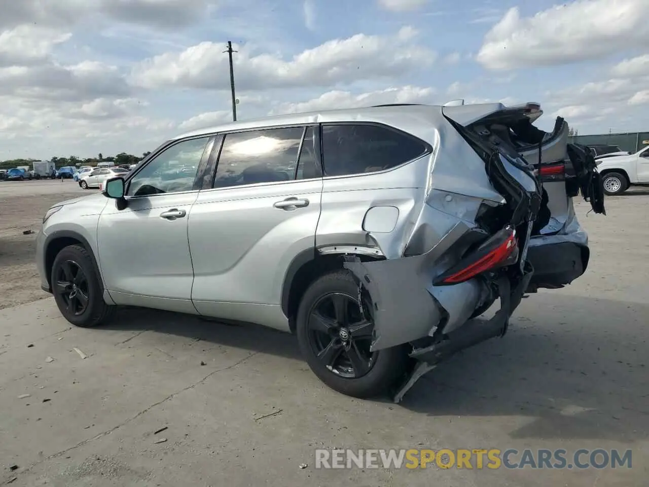 2 fotografías del automóvil dañado 5TDZZRAH0MS523365 TOYOTA HIGHLANDER 2021