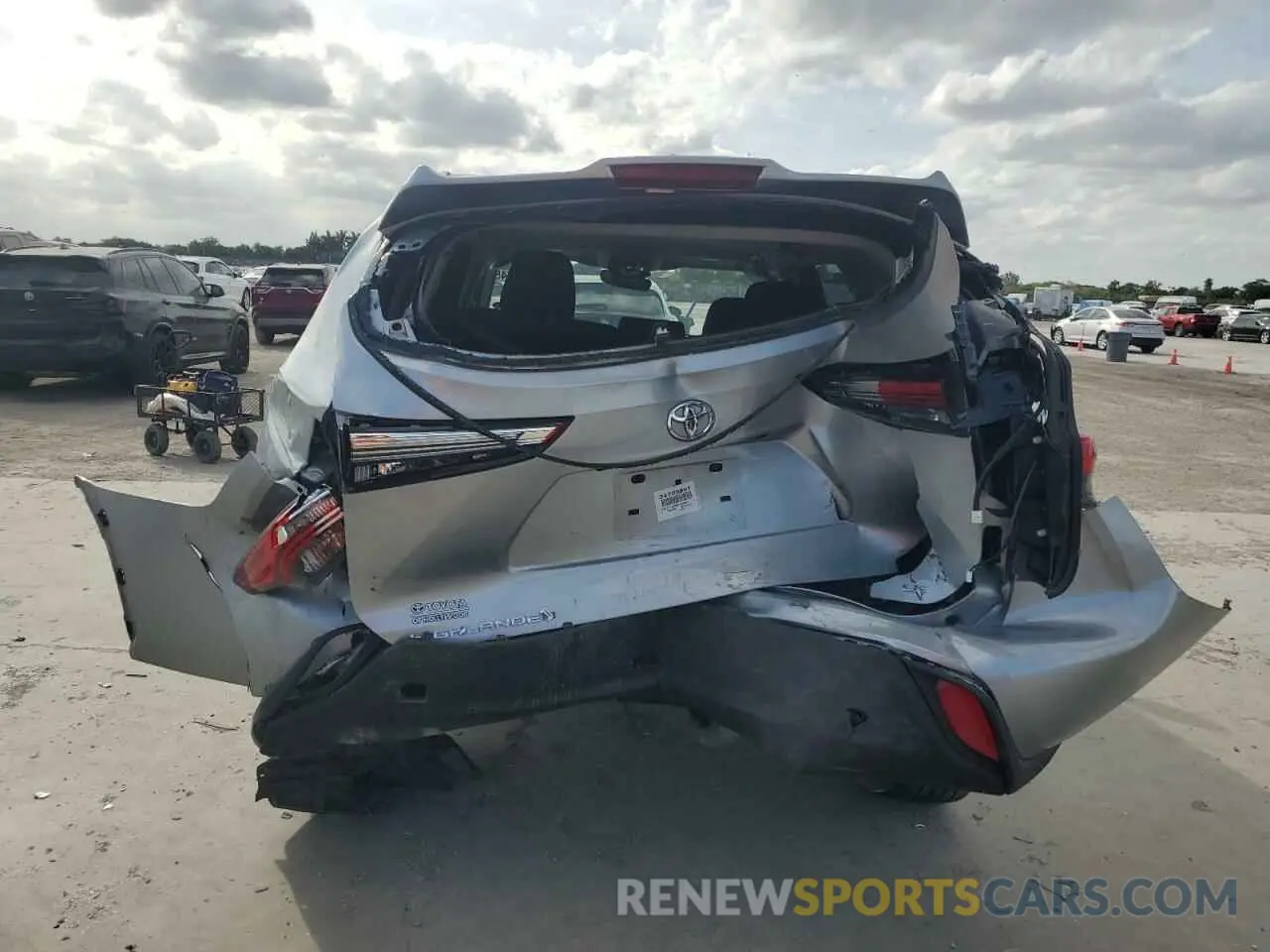 6 fotografías del automóvil dañado 5TDZZRAH0MS523365 TOYOTA HIGHLANDER 2021