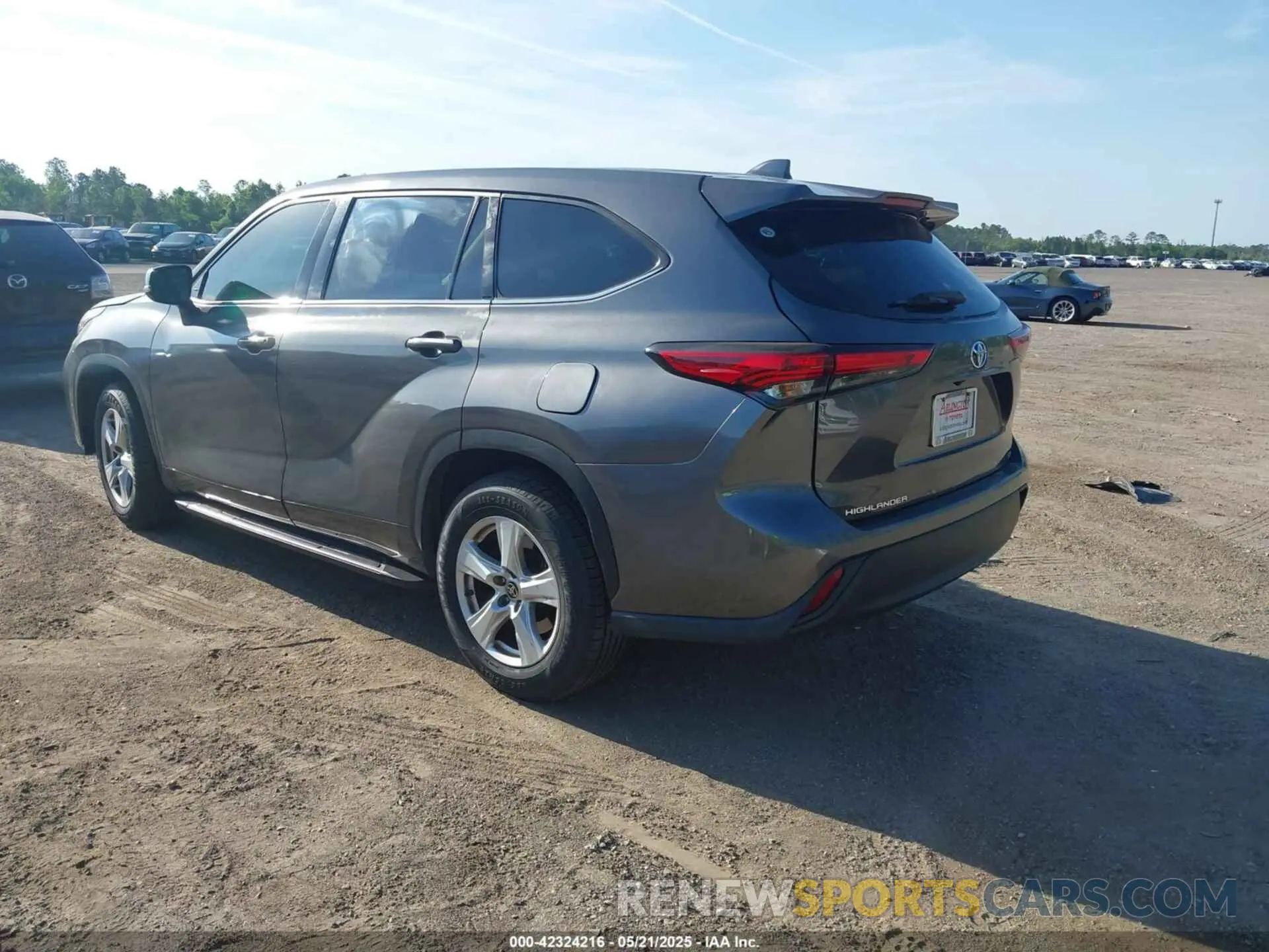 3 fotografías del automóvil dañado 5TDZZRAH4MS068164 TOYOTA HIGHLANDER 2021