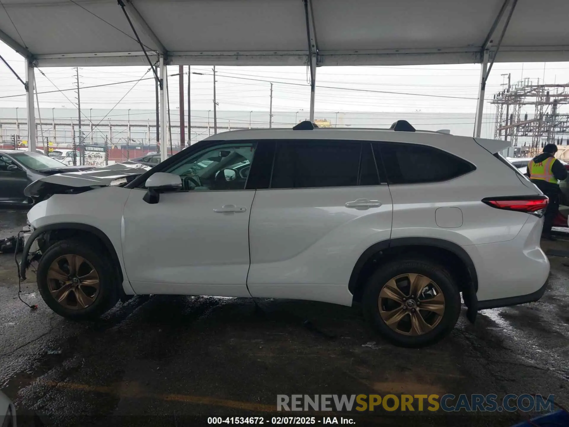 14 fotografías del automóvil dañado 5TDAARAH3NS512317 TOYOTA HIGHLANDER 2022