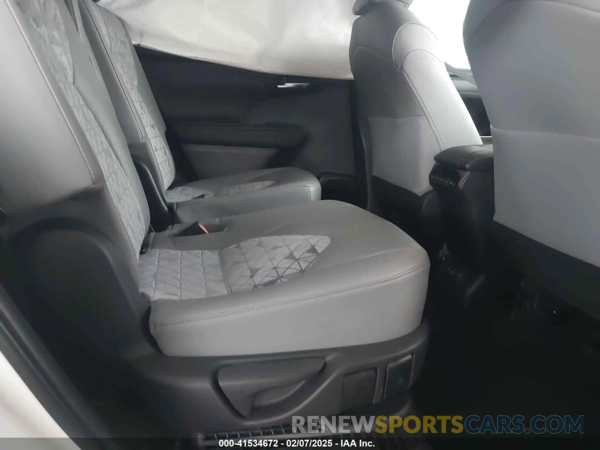 8 fotografías del automóvil dañado 5TDAARAH3NS512317 TOYOTA HIGHLANDER 2022