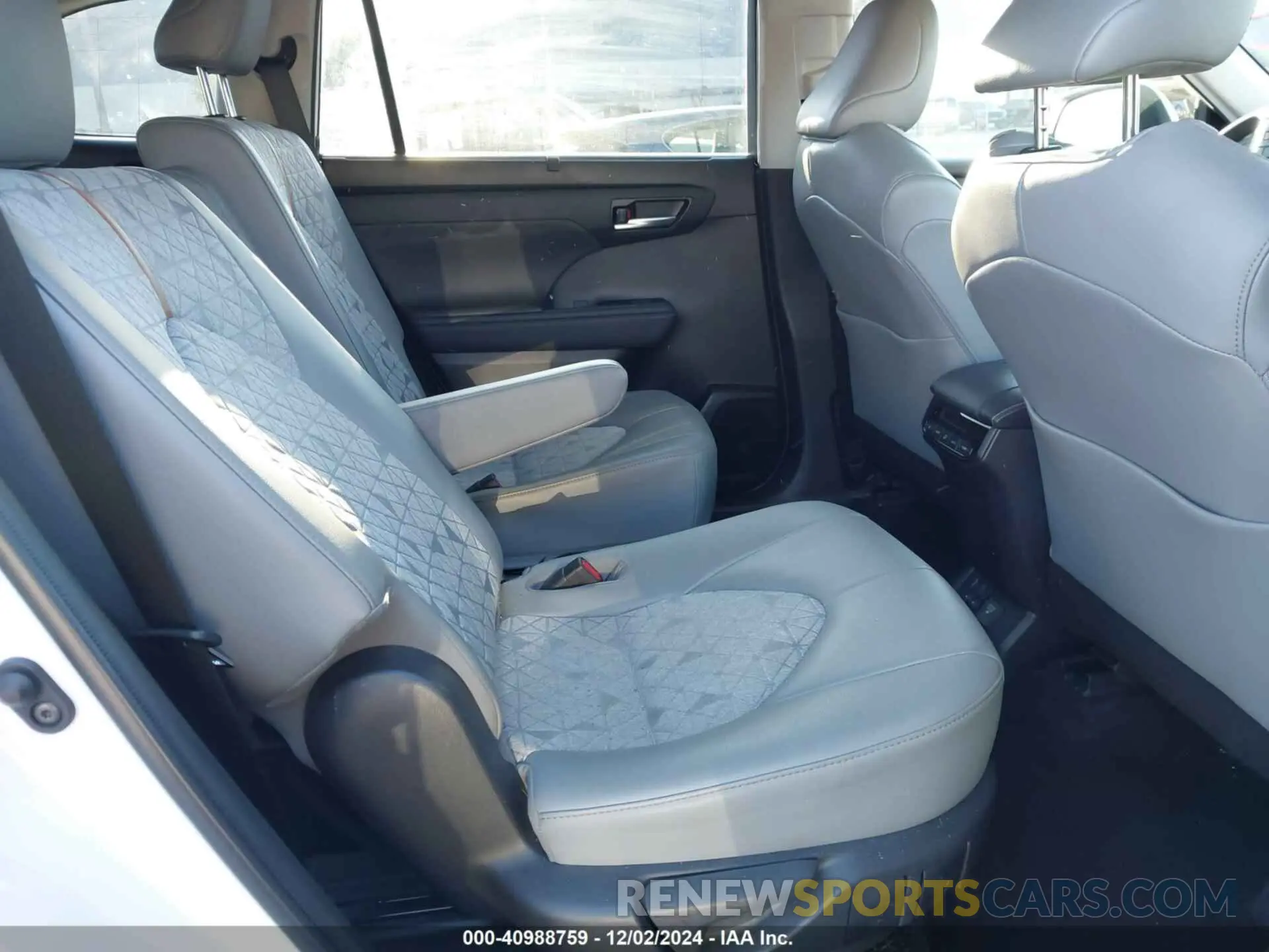 8 fotografías del automóvil dañado 5TDABRCH3NS544436 TOYOTA HIGHLANDER 2022
