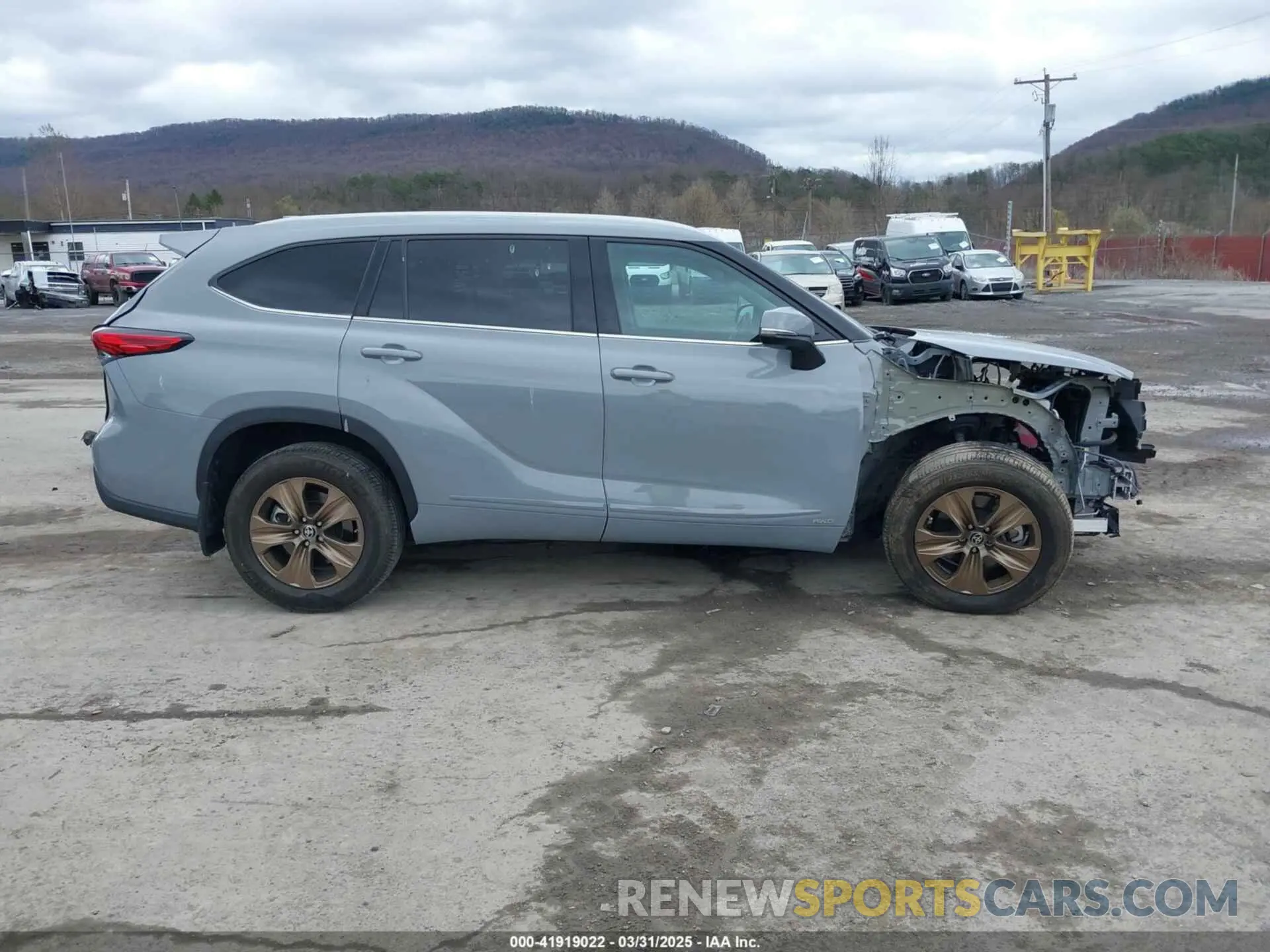 14 fotografías del automóvil dañado 5TDABRCH7NS537859 TOYOTA HIGHLANDER 2022