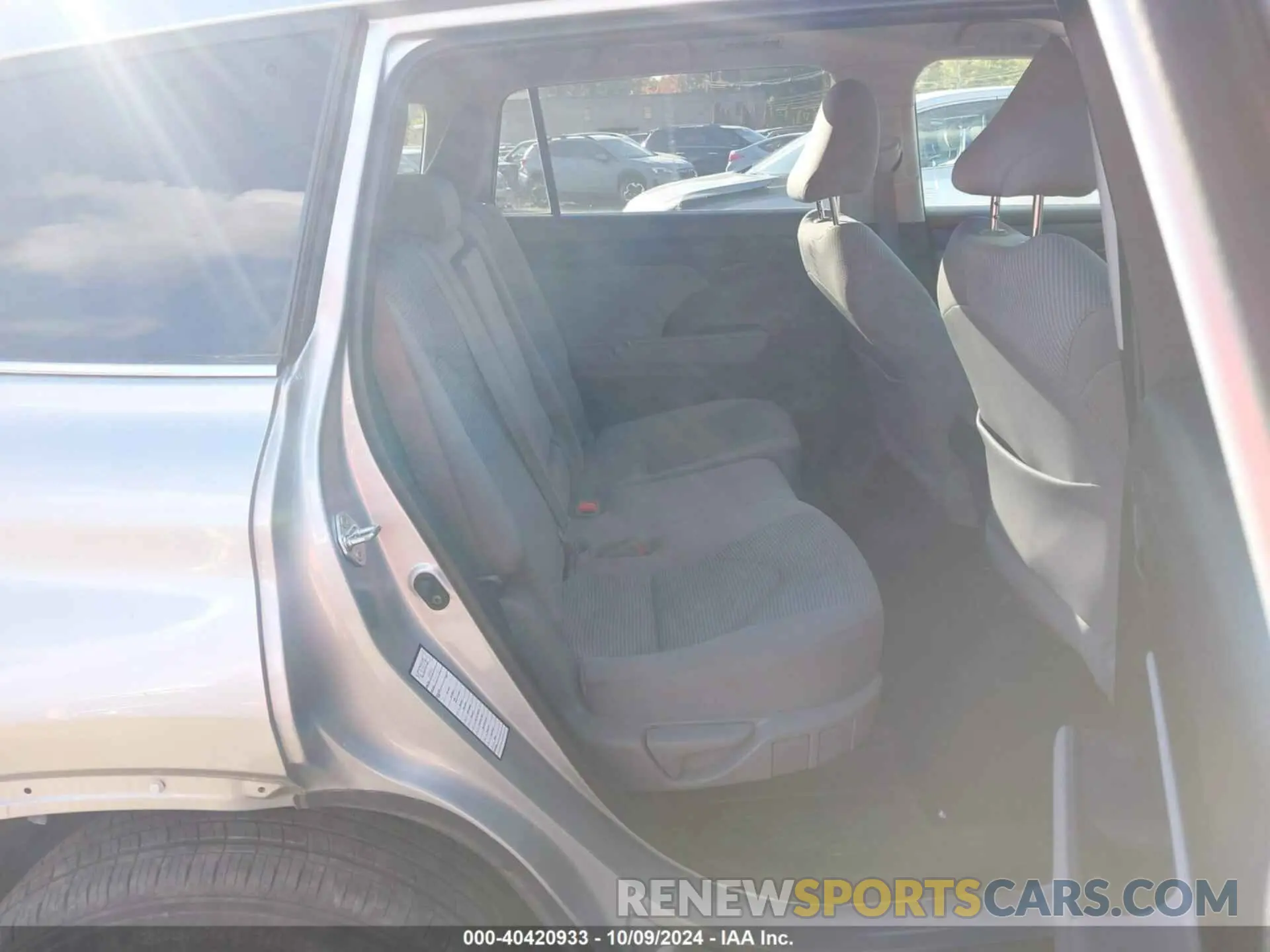 8 fotografías del automóvil dañado 5TDBZRBH2NS578630 TOYOTA HIGHLANDER 2022