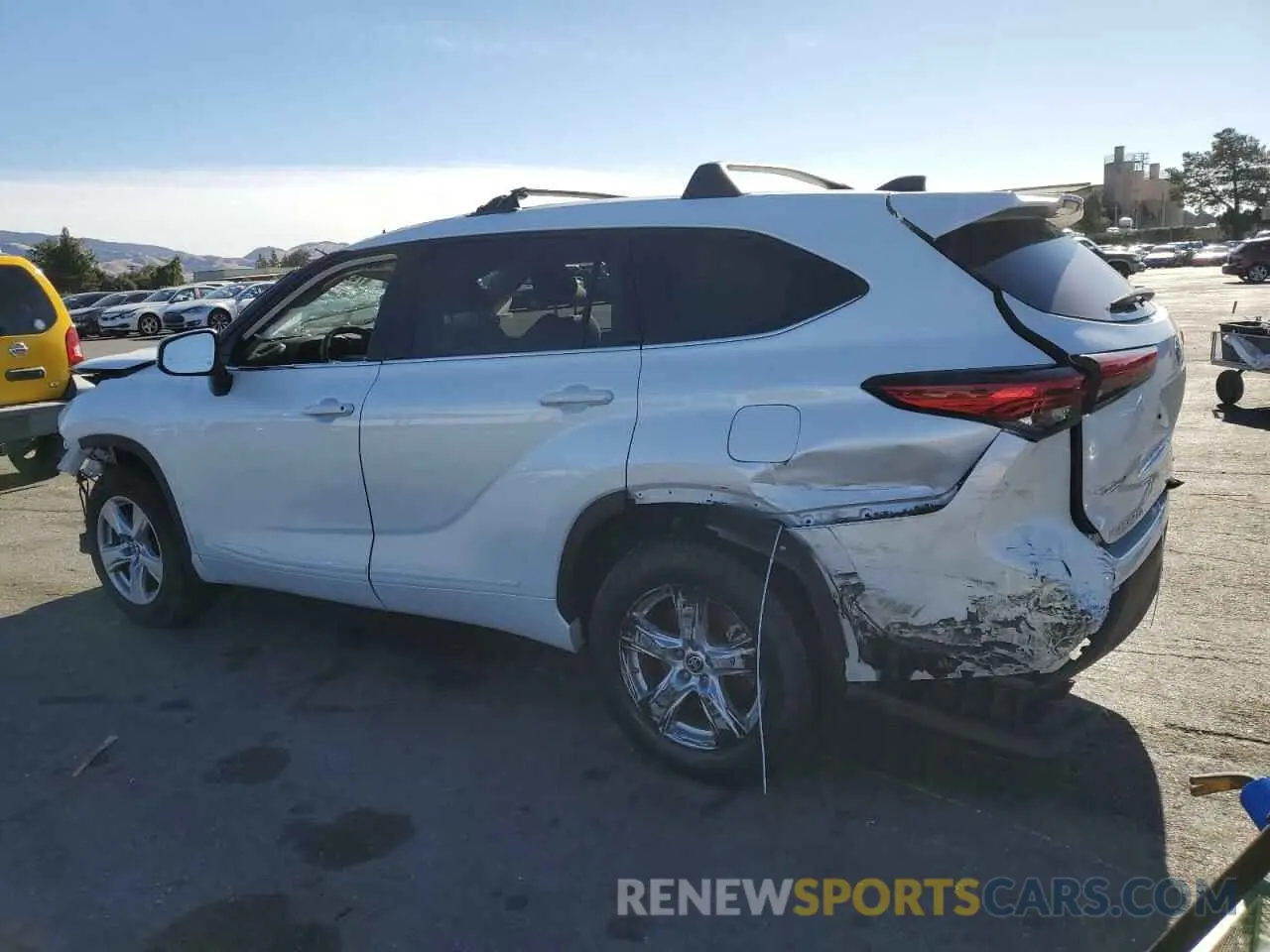 2 fotografías del automóvil dañado 5TDBZRBH4NS245684 TOYOTA HIGHLANDER 2022