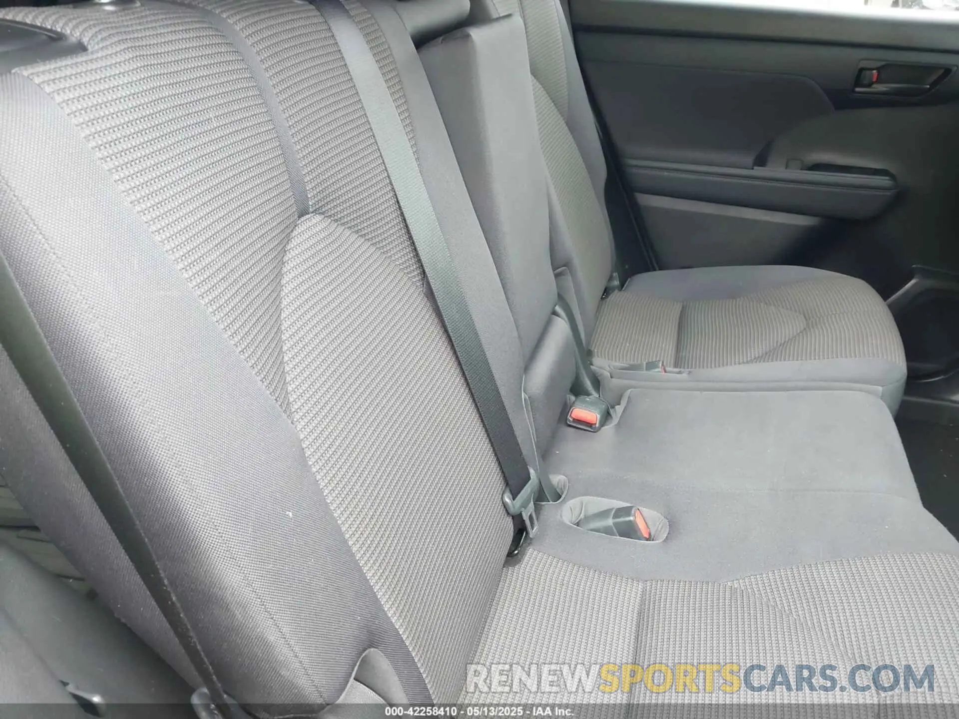 8 fotografías del automóvil dañado 5TDBZRBH6NS194608 TOYOTA HIGHLANDER 2022