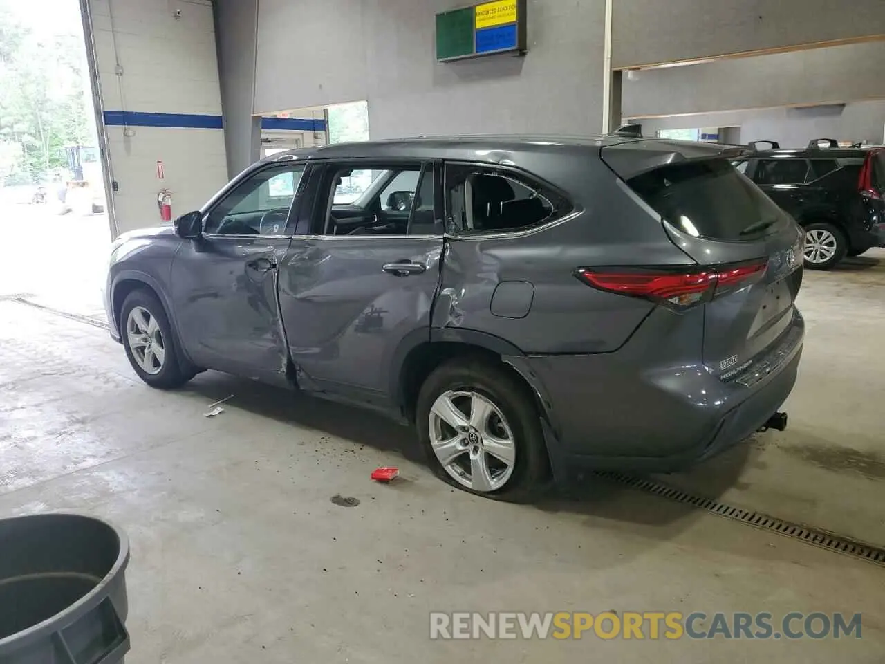 2 fotografías del automóvil dañado 5TDBZRBH8NS596792 TOYOTA HIGHLANDER 2022