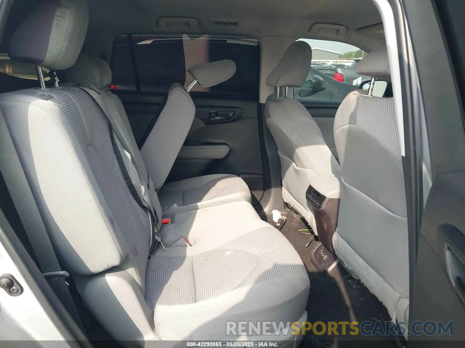 8 fotografías del automóvil dañado 5TDCZRAH9NS560521 TOYOTA HIGHLANDER 2022
