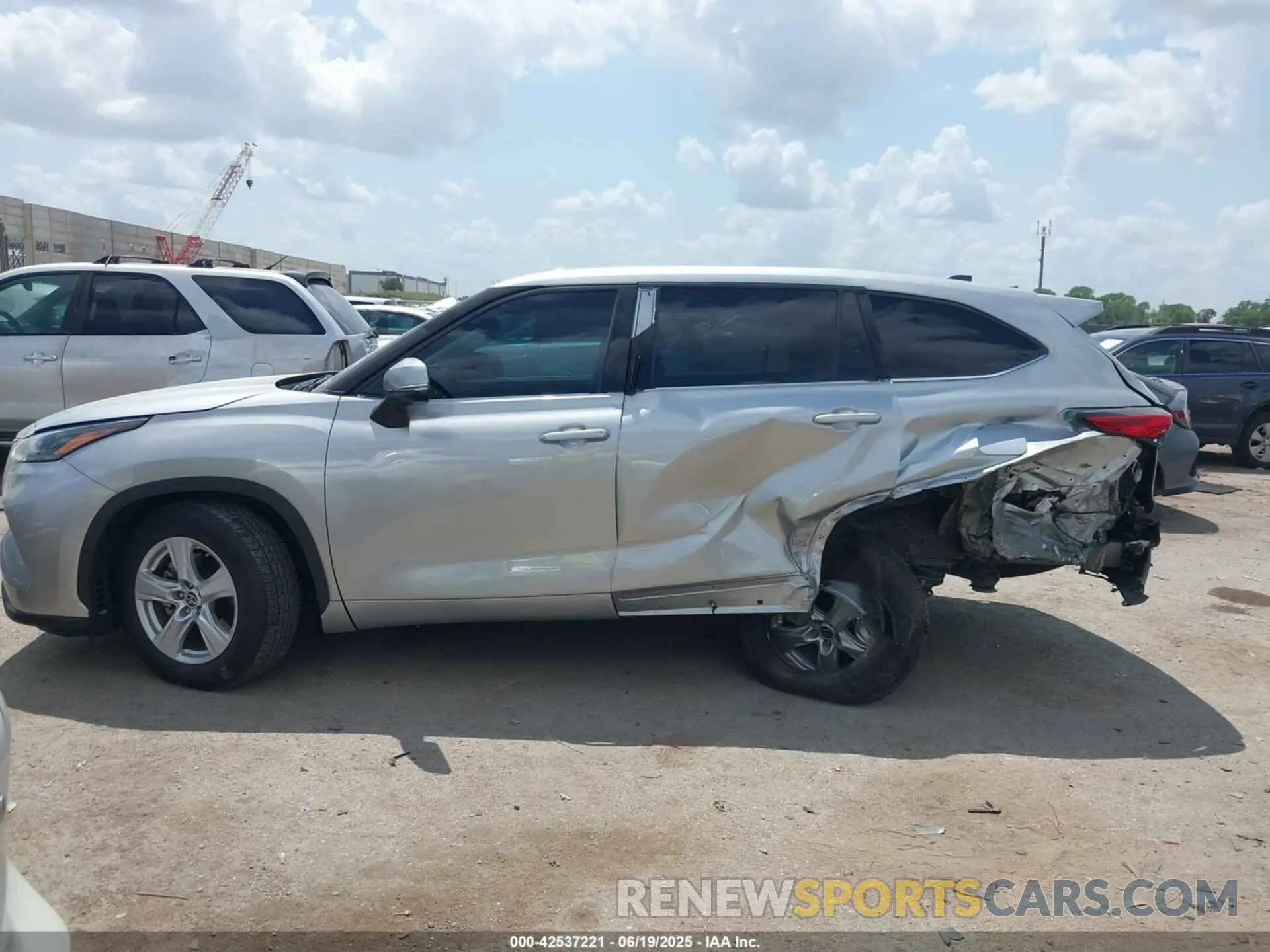 13 fotografías del automóvil dañado 5TDCZRAHXNS099393 TOYOTA HIGHLANDER 2022