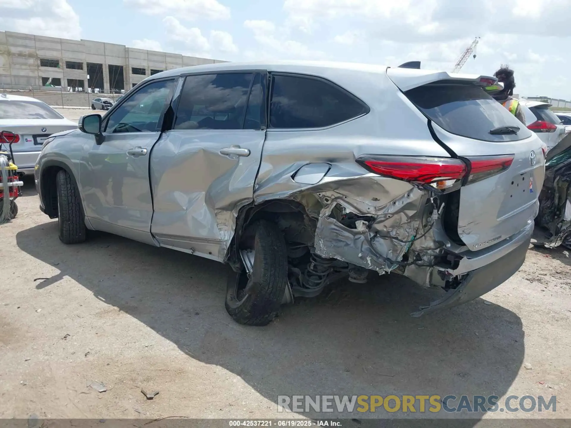 3 fotografías del automóvil dañado 5TDCZRAHXNS099393 TOYOTA HIGHLANDER 2022