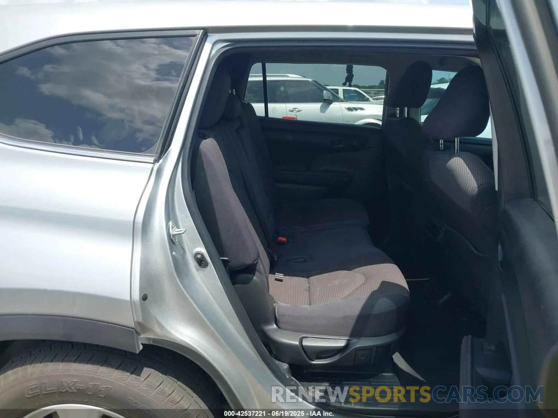 8 fotografías del automóvil dañado 5TDCZRAHXNS099393 TOYOTA HIGHLANDER 2022