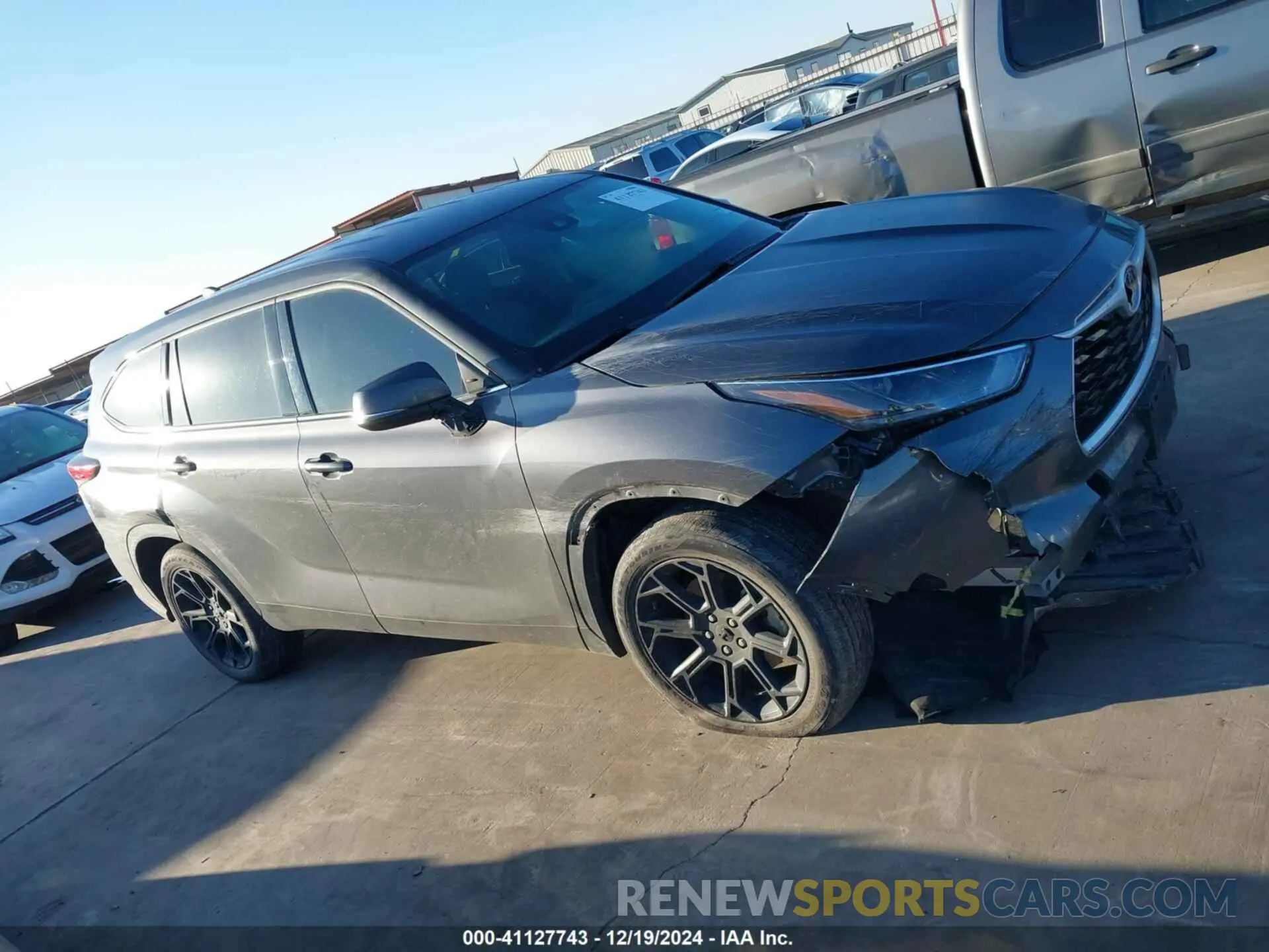 13 fotografías del automóvil dañado 5TDCZRAHXNS117987 TOYOTA HIGHLANDER 2022