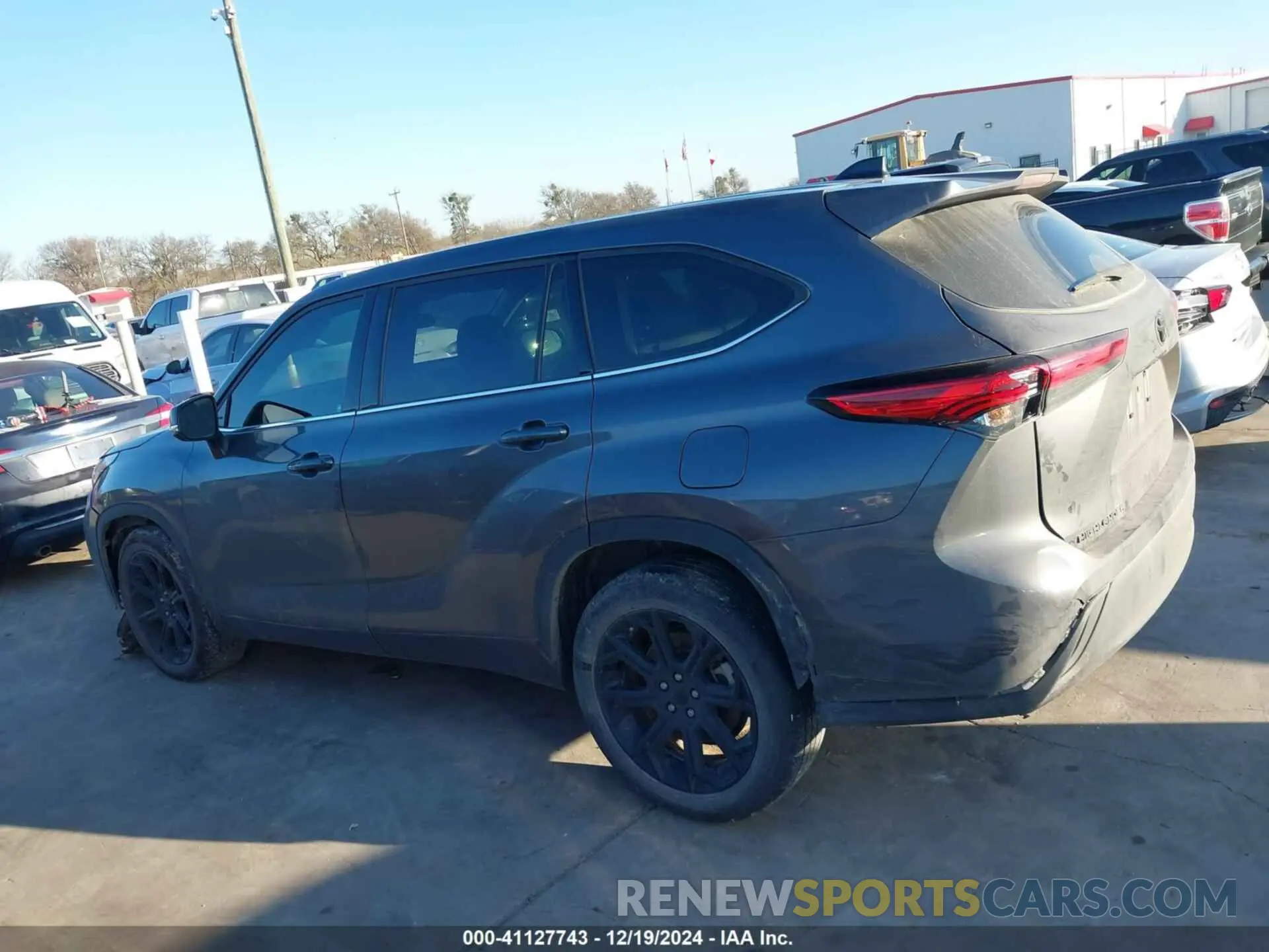 14 fotografías del automóvil dañado 5TDCZRAHXNS117987 TOYOTA HIGHLANDER 2022