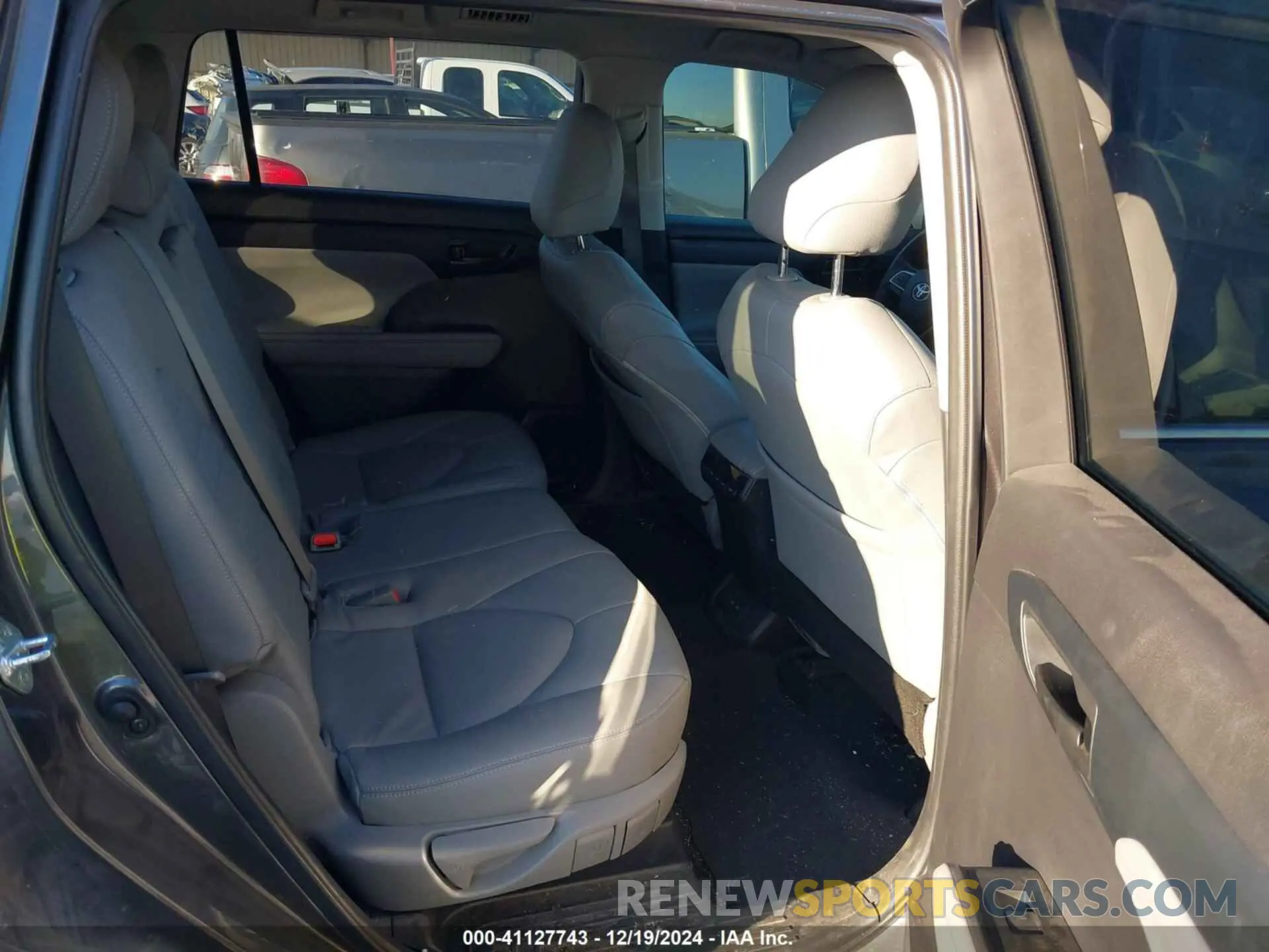 8 fotografías del automóvil dañado 5TDCZRAHXNS117987 TOYOTA HIGHLANDER 2022