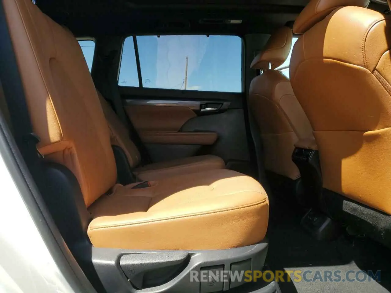 11 fotografías del automóvil dañado 5TDEBRCH9NS083499 TOYOTA HIGHLANDER 2022