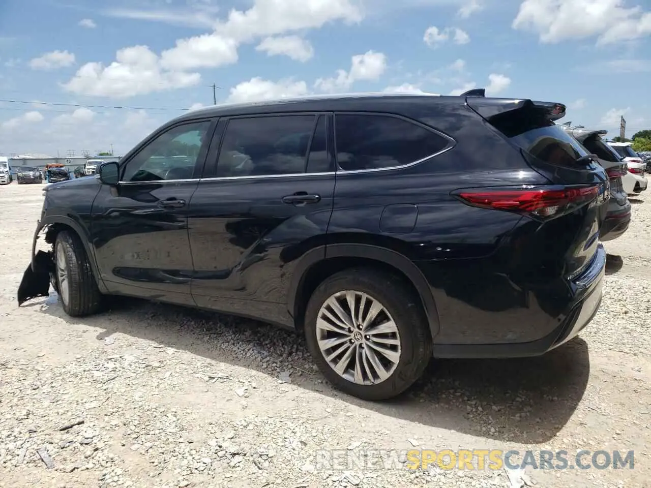 2 fotografías del automóvil dañado 5TDFZRAH0NS141020 TOYOTA HIGHLANDER 2022