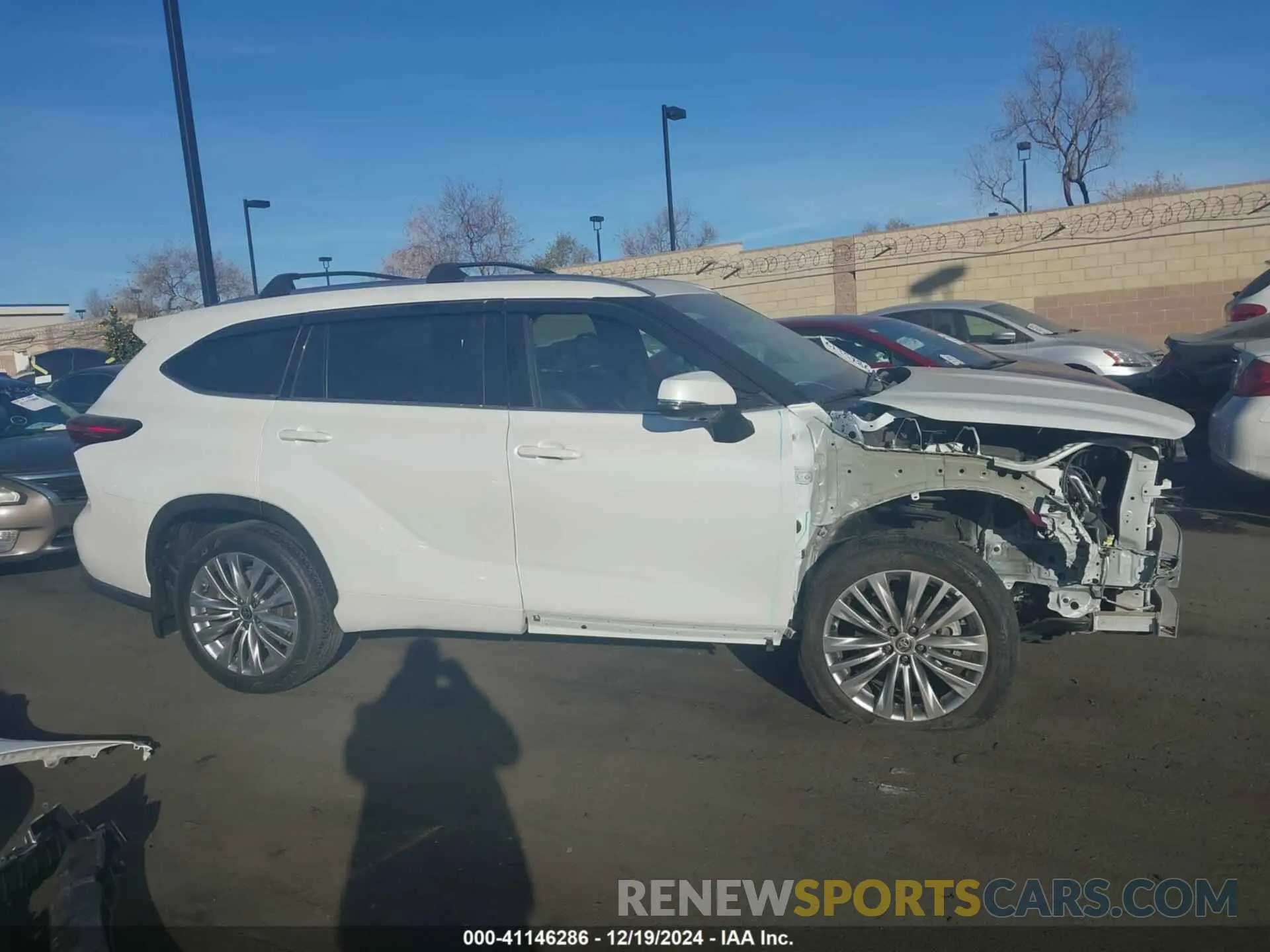 14 fotografías del automóvil dañado 5TDFZRAH4NS125550 TOYOTA HIGHLANDER 2022