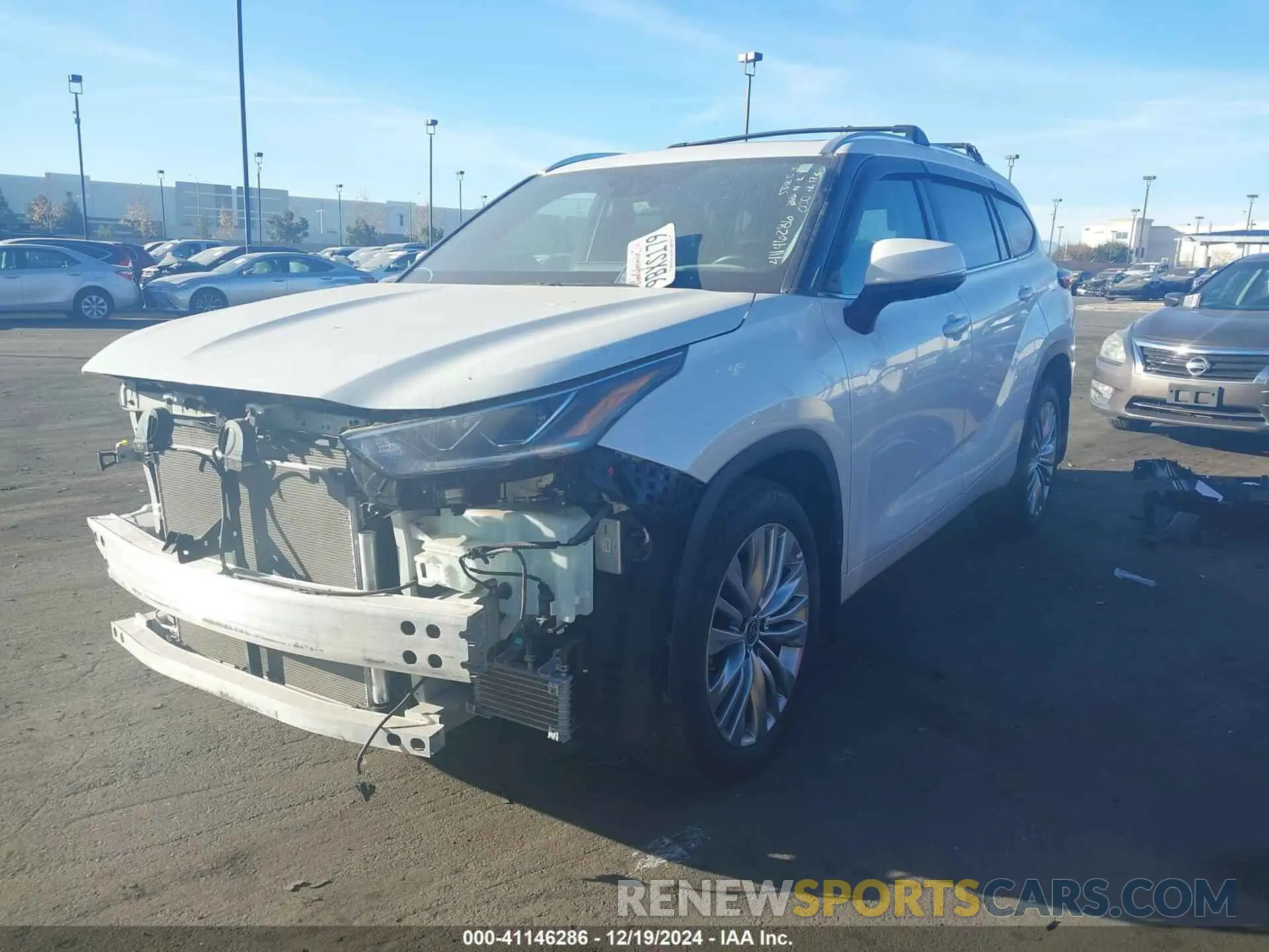 2 fotografías del automóvil dañado 5TDFZRAH4NS125550 TOYOTA HIGHLANDER 2022