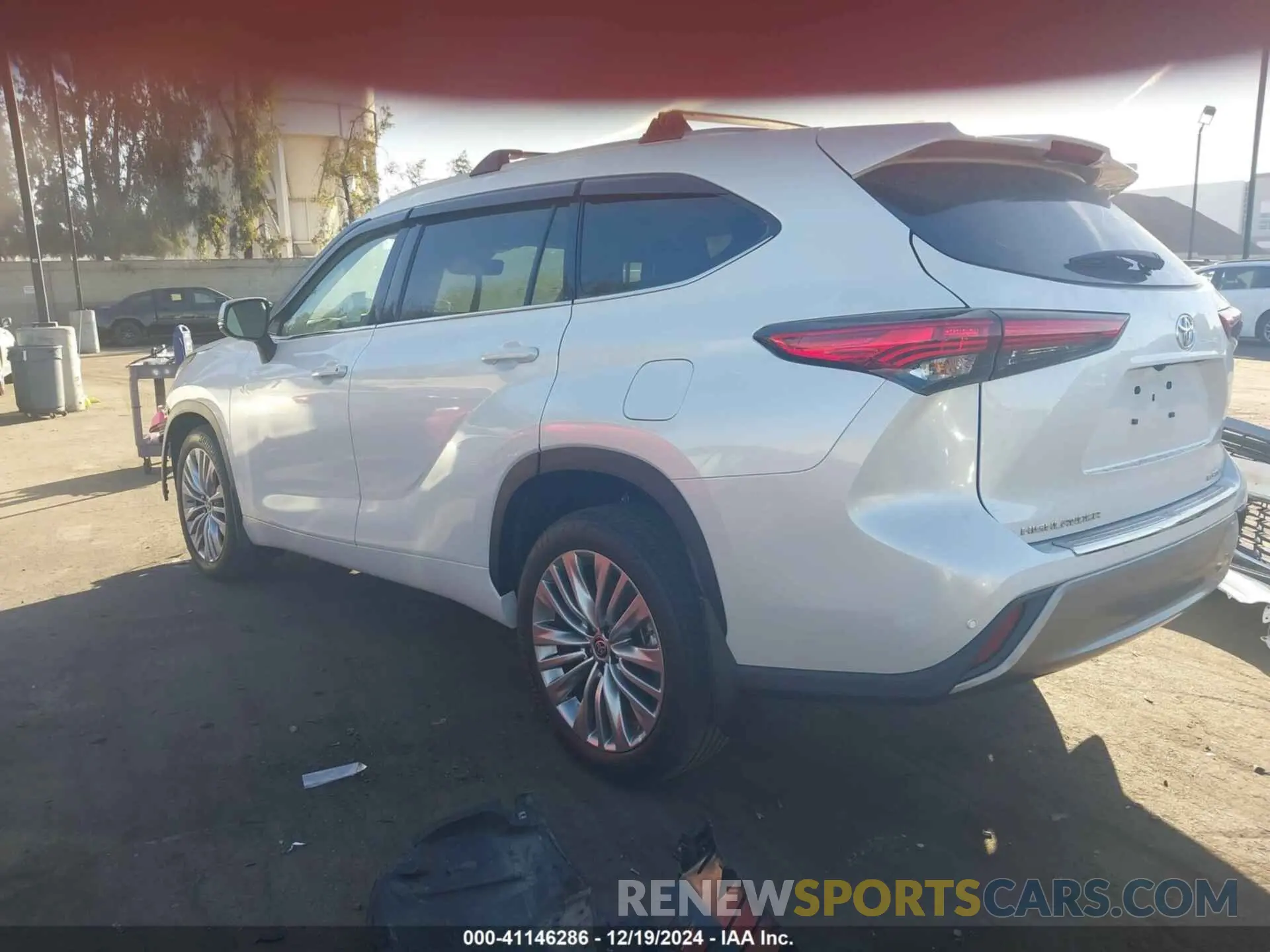 3 fotografías del automóvil dañado 5TDFZRAH4NS125550 TOYOTA HIGHLANDER 2022