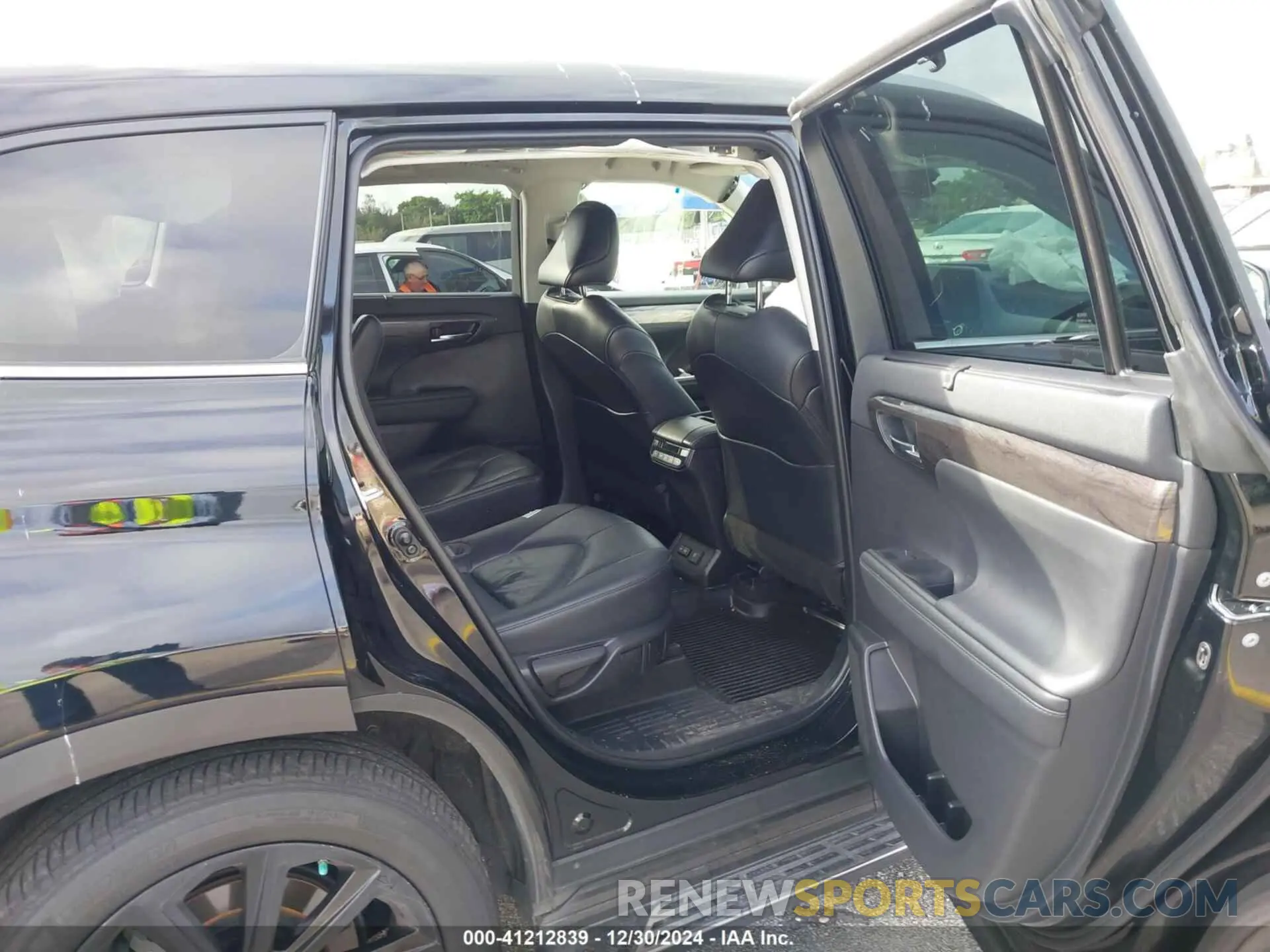8 fotografías del automóvil dañado 5TDFZRBH9NS239025 TOYOTA HIGHLANDER 2022