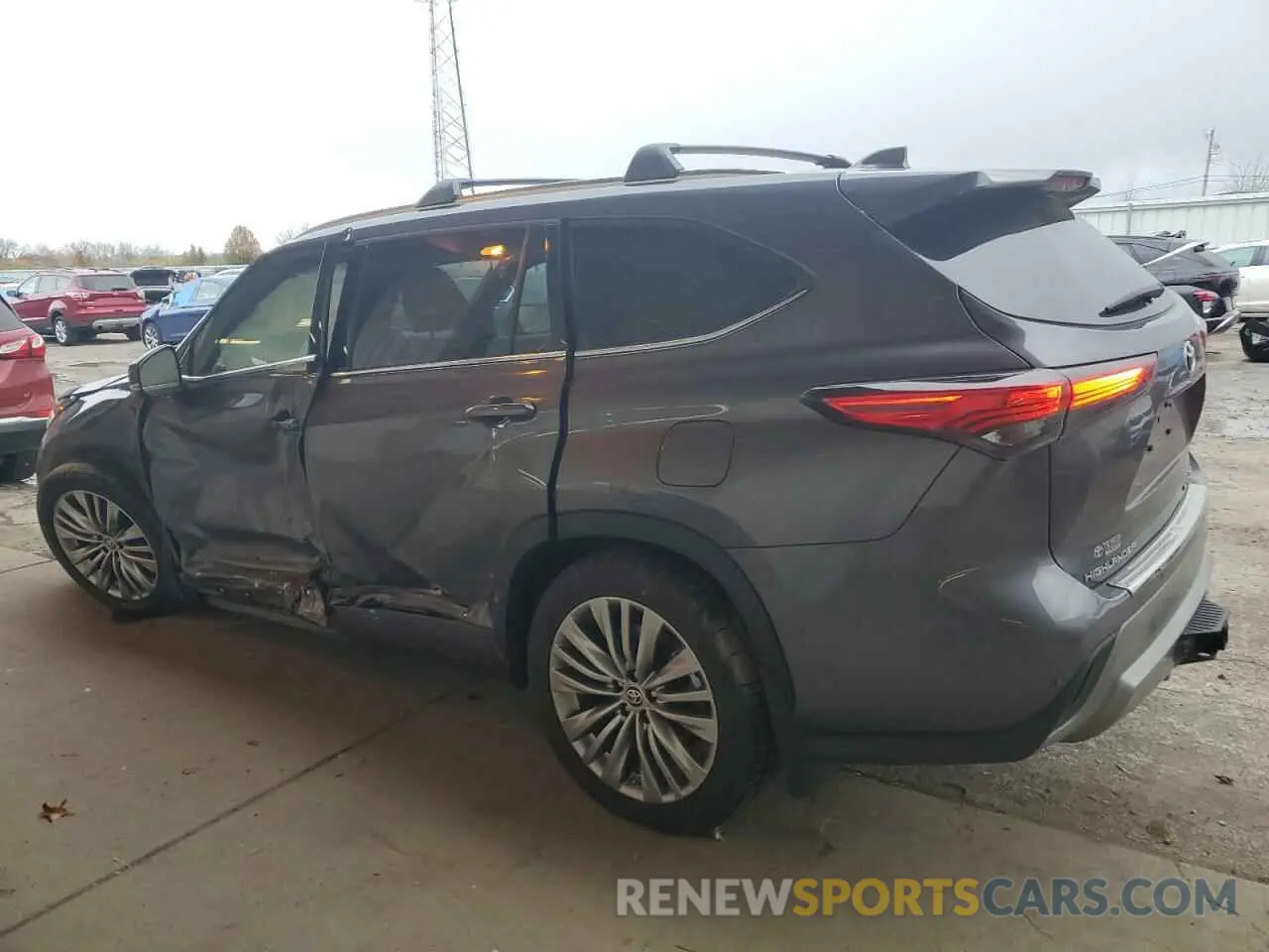 2 fotografías del automóvil dañado 5TDFZRBHXNS234447 TOYOTA HIGHLANDER 2022