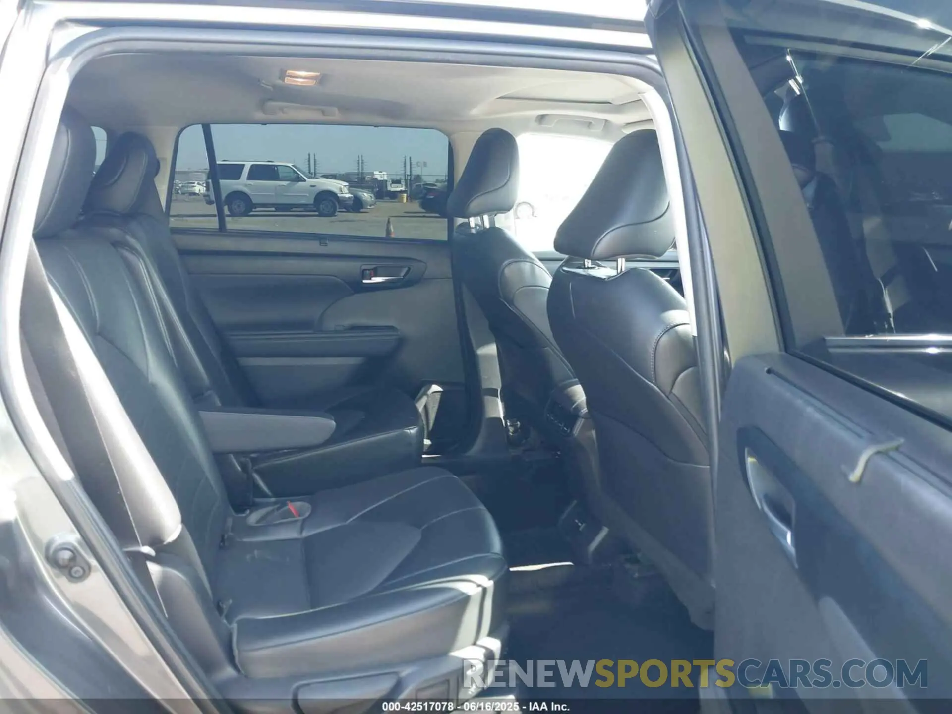 8 fotografías del automóvil dañado 5TDGARAH1NS516618 TOYOTA HIGHLANDER 2022