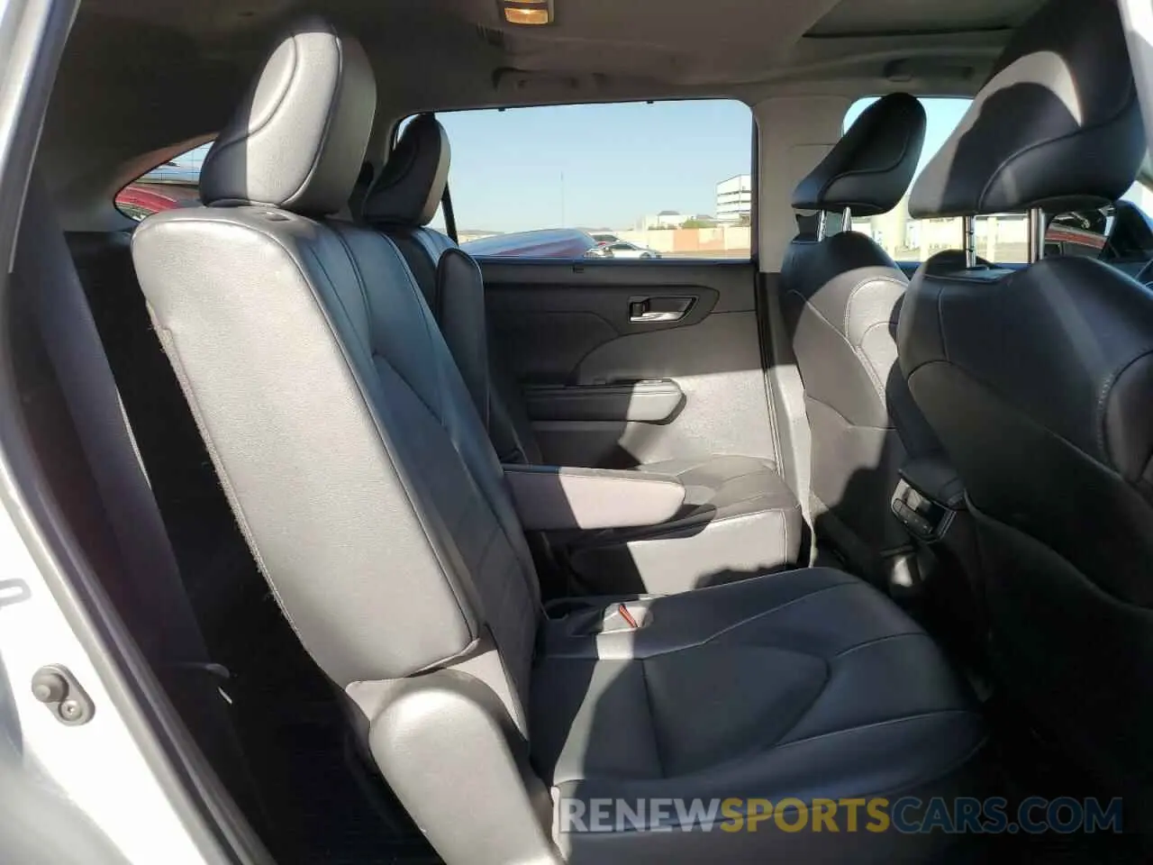 11 fotografías del automóvil dañado 5TDGARAH5NS516055 TOYOTA HIGHLANDER 2022