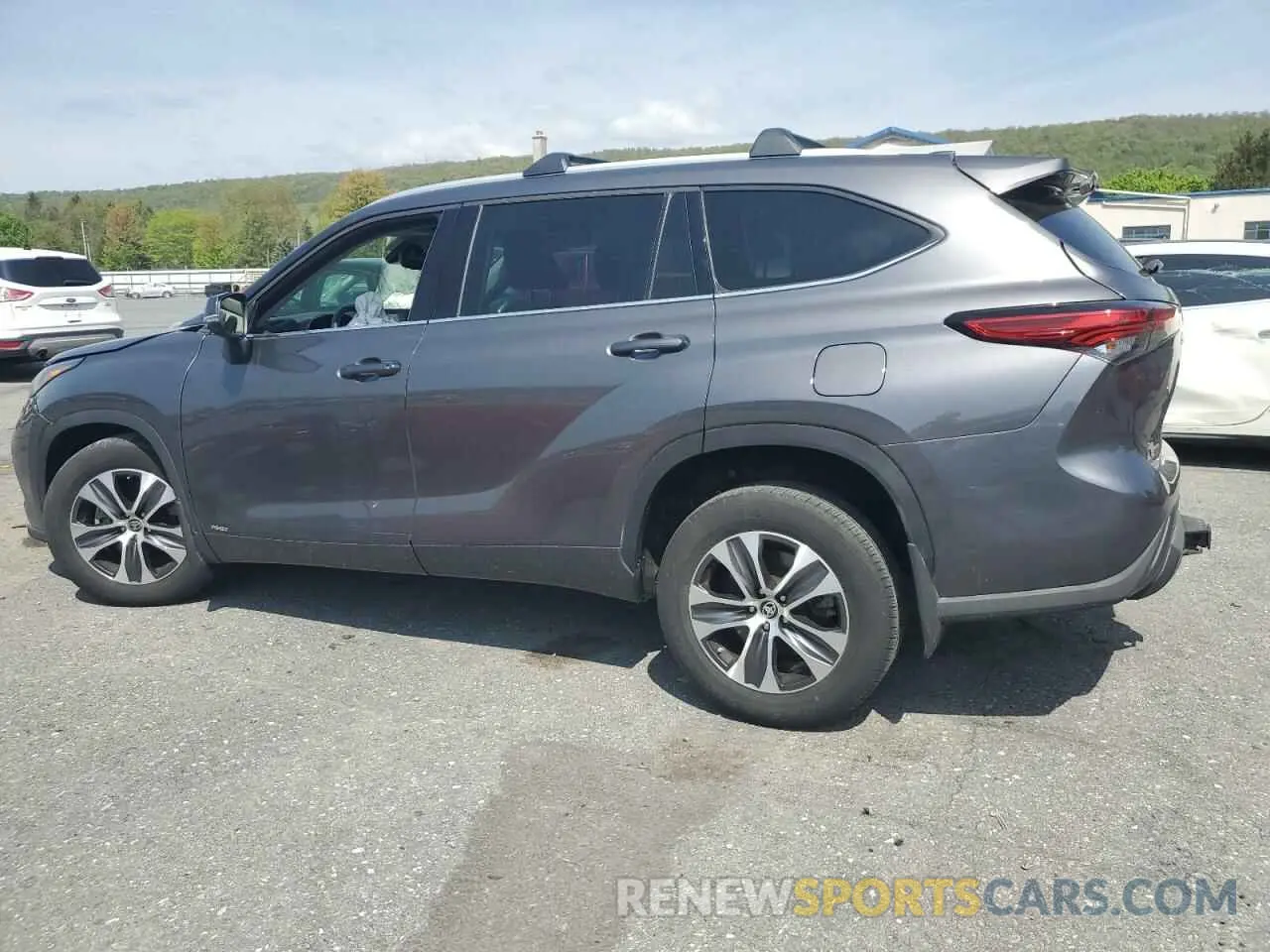 2 fotografías del automóvil dañado 5TDGBRCH0NS547806 TOYOTA HIGHLANDER 2022