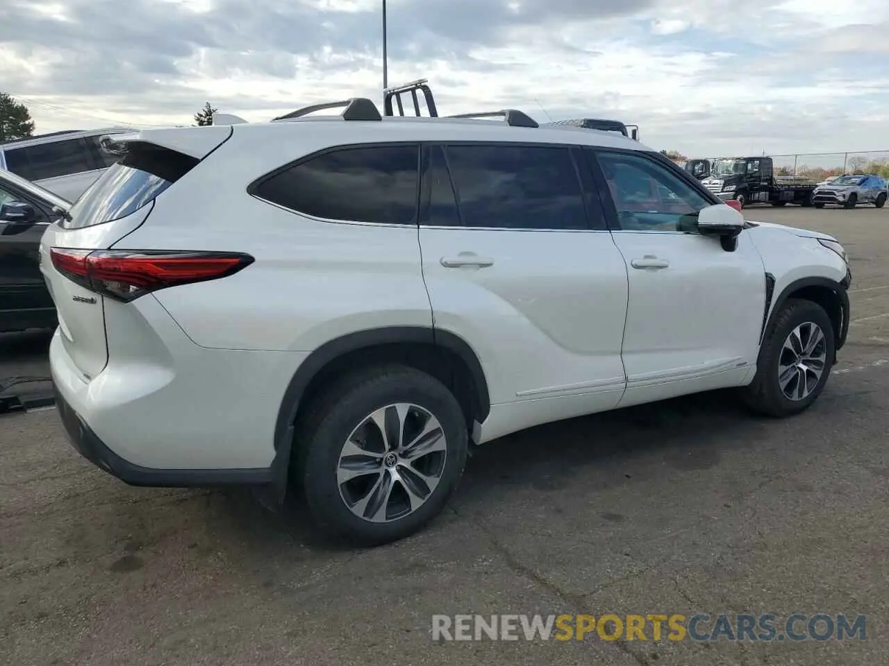 3 fotografías del automóvil dañado 5TDGBRCH2NS541277 TOYOTA HIGHLANDER 2022
