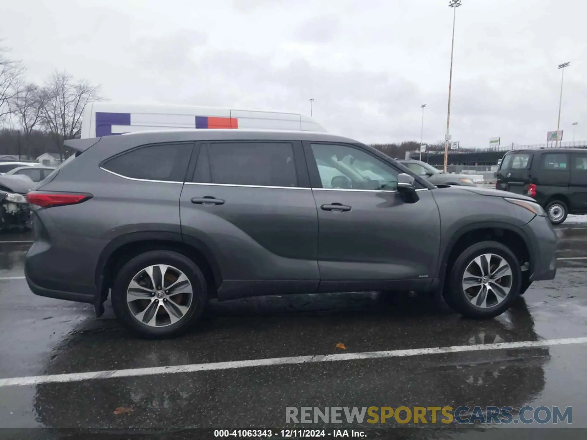 13 fotografías del automóvil dañado 5TDGBRCH3NS074449 TOYOTA HIGHLANDER 2022