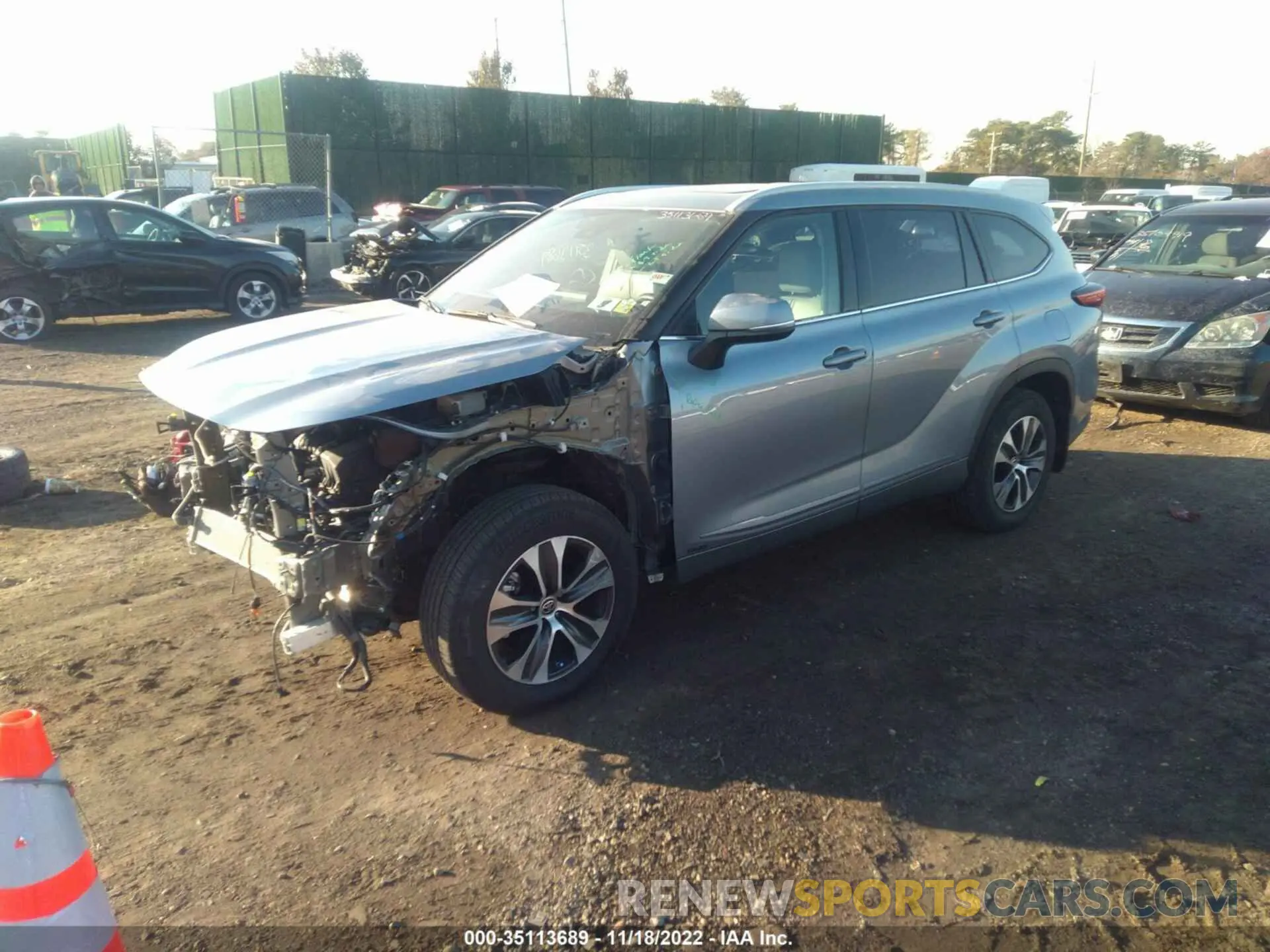 2 fotografías del automóvil dañado 5TDGBRCH4NS097996 TOYOTA HIGHLANDER 2022