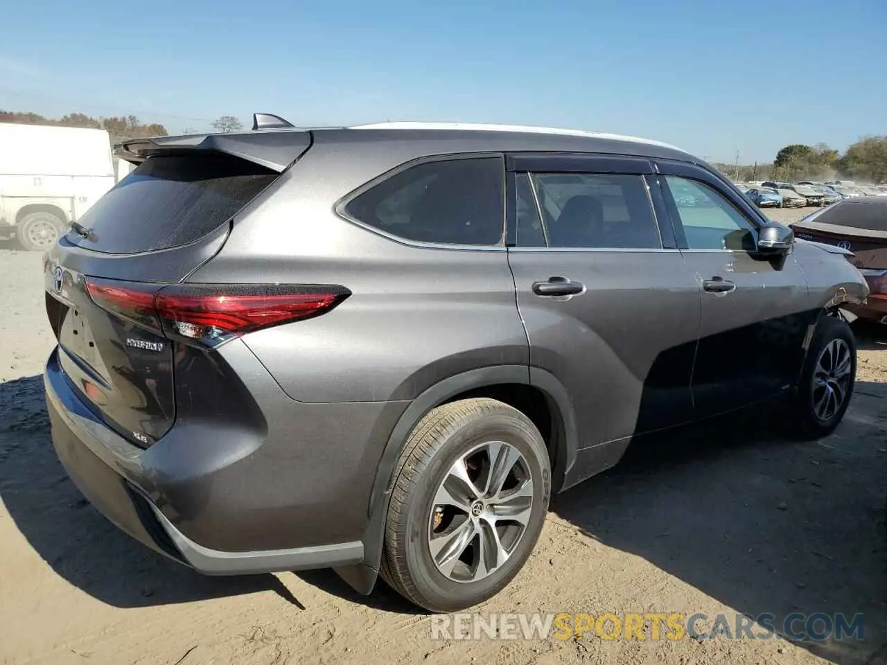 3 fotografías del automóvil dañado 5TDGBRCH5NS549213 TOYOTA HIGHLANDER 2022