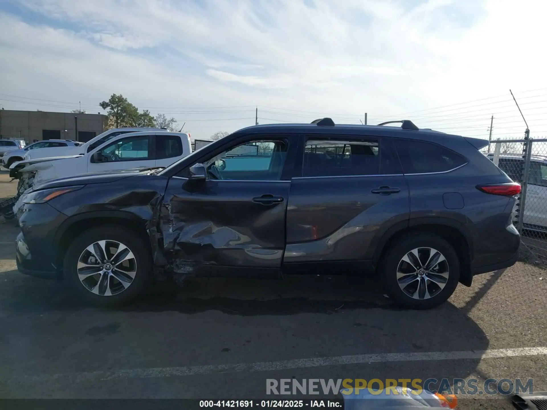 14 fotografías del automóvil dañado 5TDGBRCH5NS556064 TOYOTA HIGHLANDER 2022