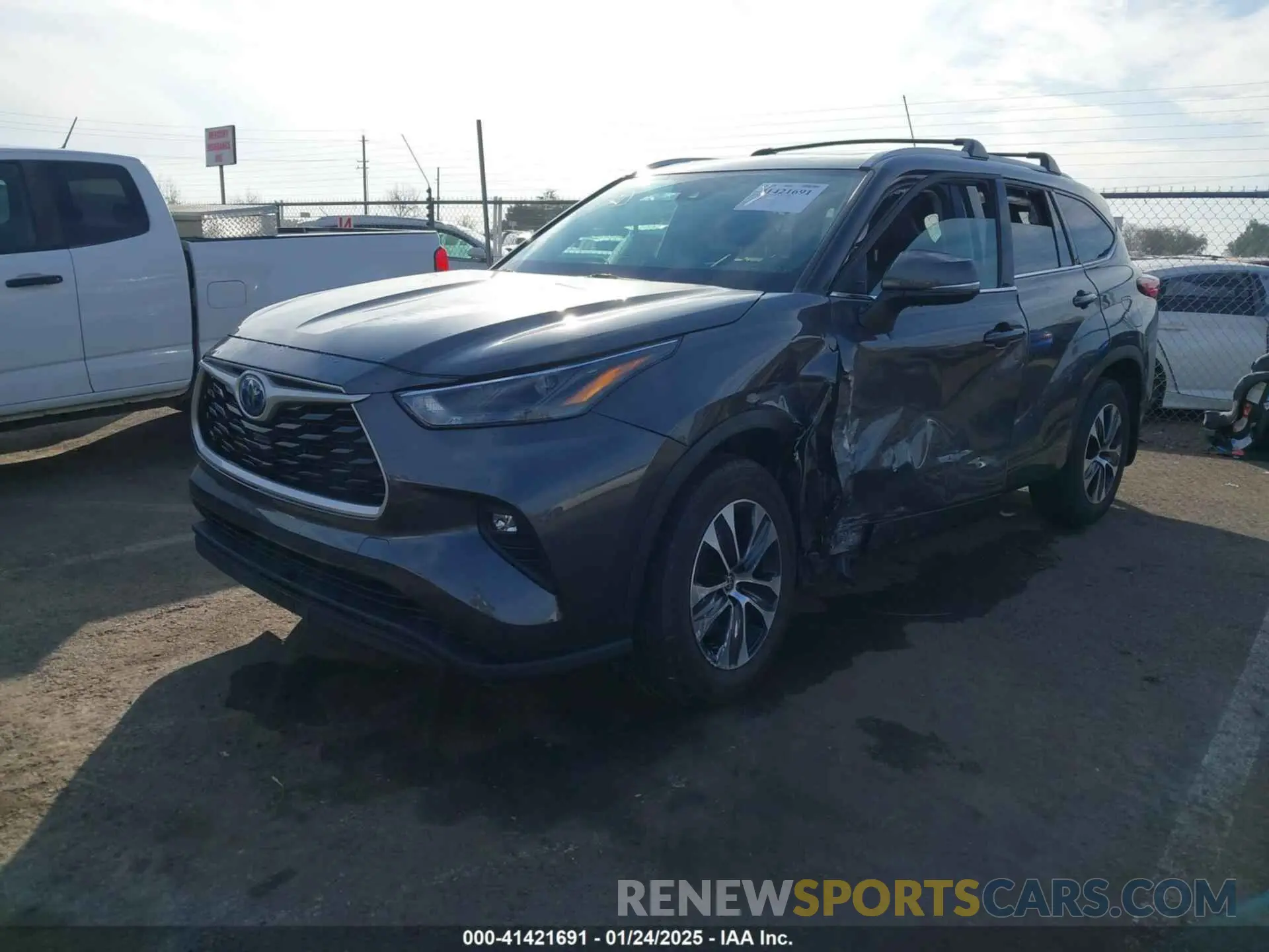 2 fotografías del automóvil dañado 5TDGBRCH5NS556064 TOYOTA HIGHLANDER 2022