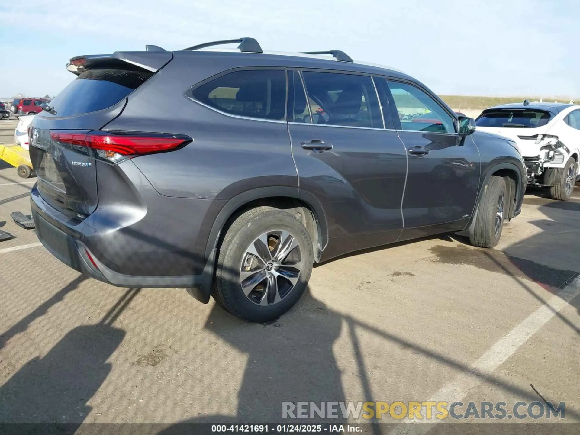 4 fotografías del automóvil dañado 5TDGBRCH5NS556064 TOYOTA HIGHLANDER 2022