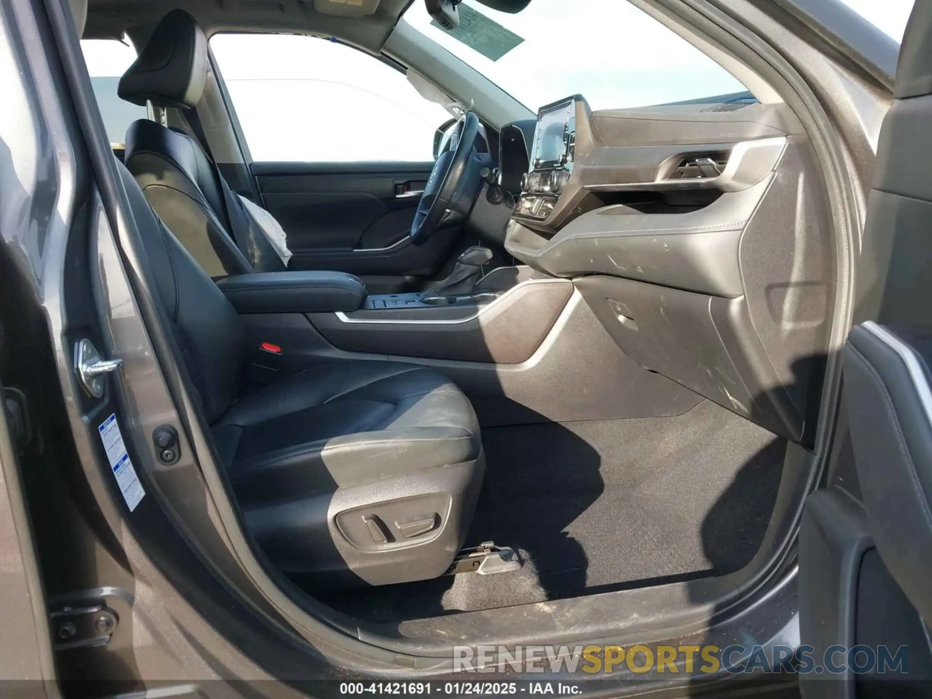 5 fotografías del automóvil dañado 5TDGBRCH5NS556064 TOYOTA HIGHLANDER 2022