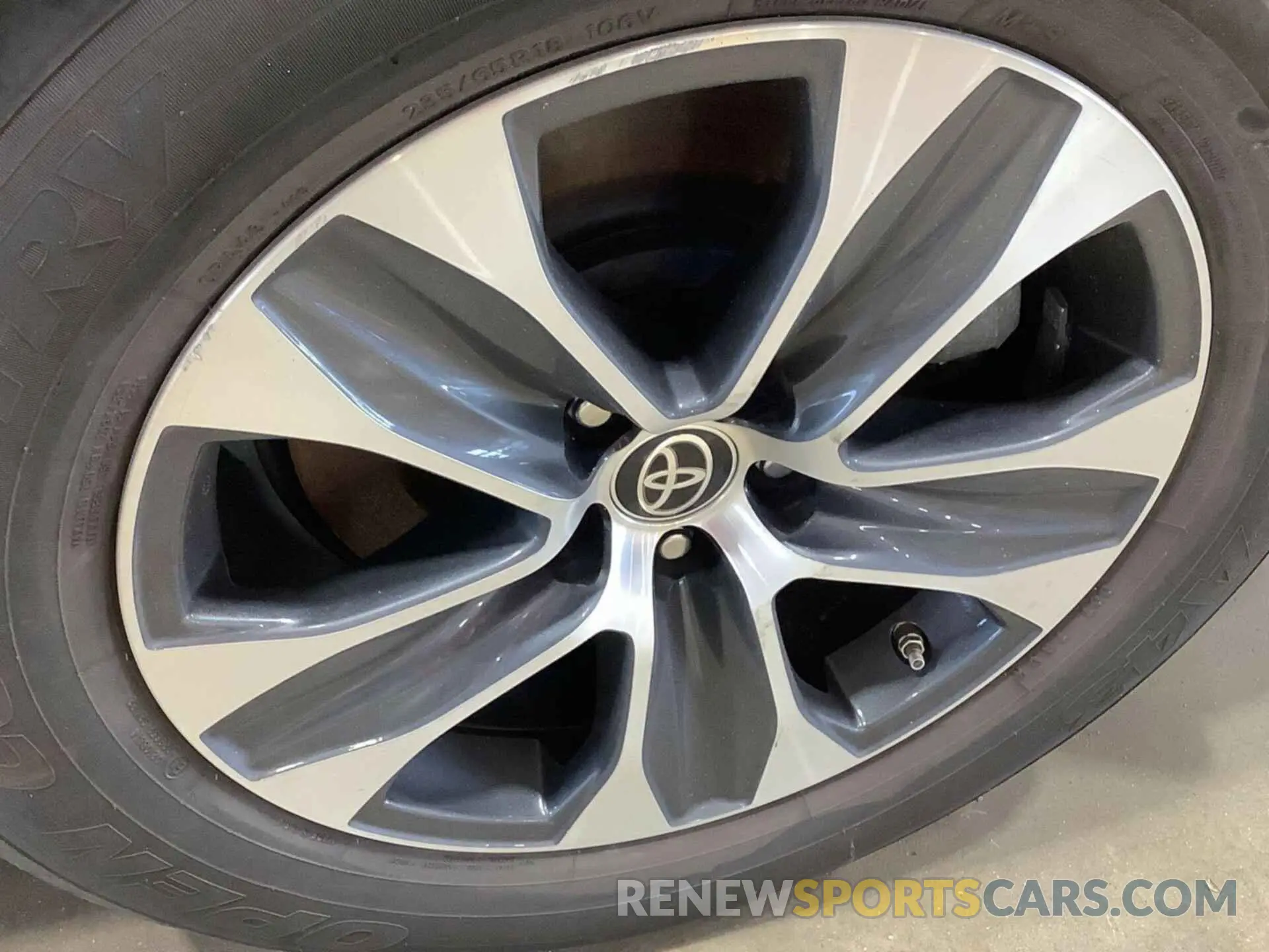 2 fotografías del automóvil dañado 5TDGBRCH6NS543727 TOYOTA HIGHLANDER 2022