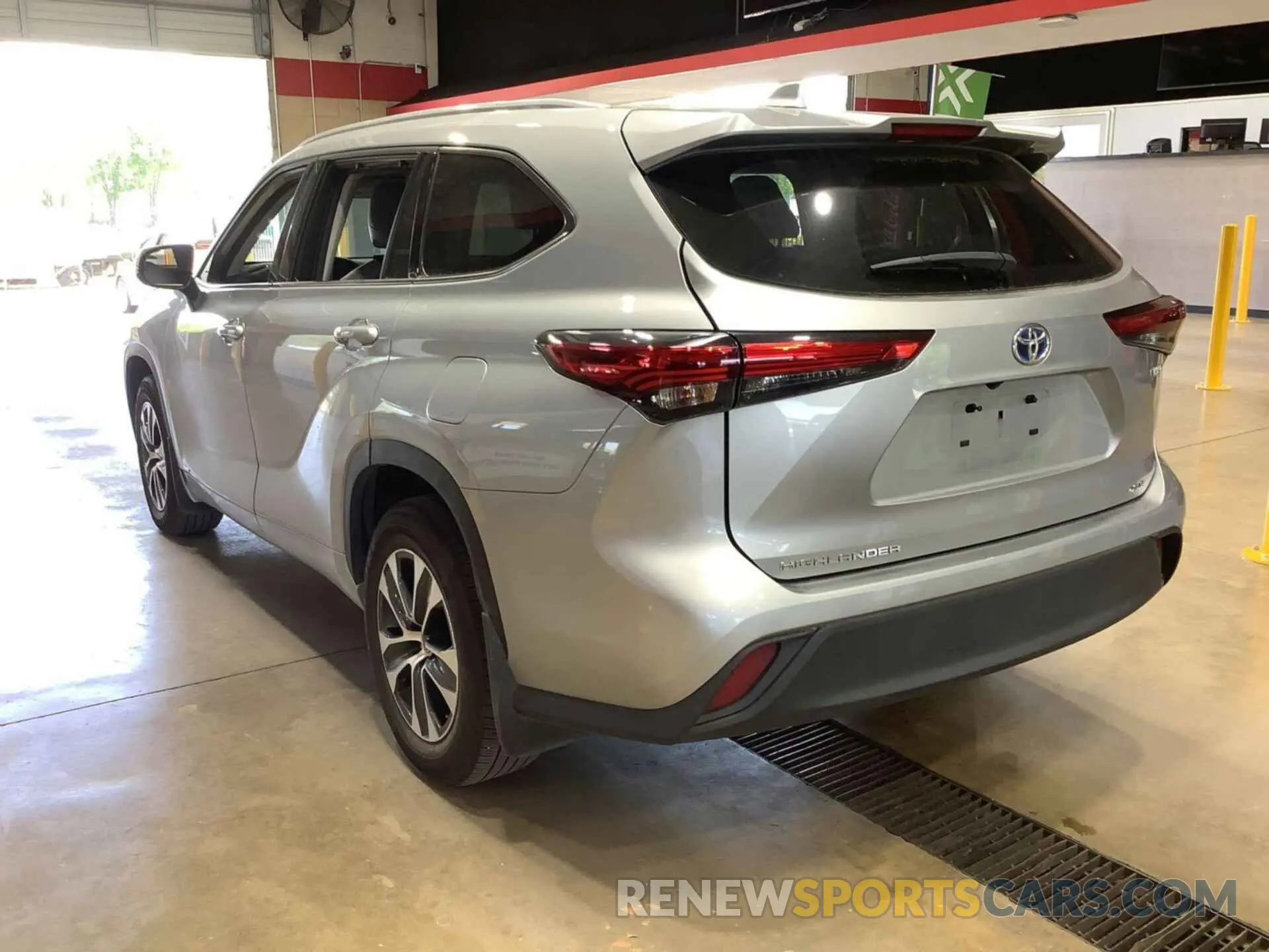 26 fotografías del automóvil dañado 5TDGBRCH6NS543727 TOYOTA HIGHLANDER 2022