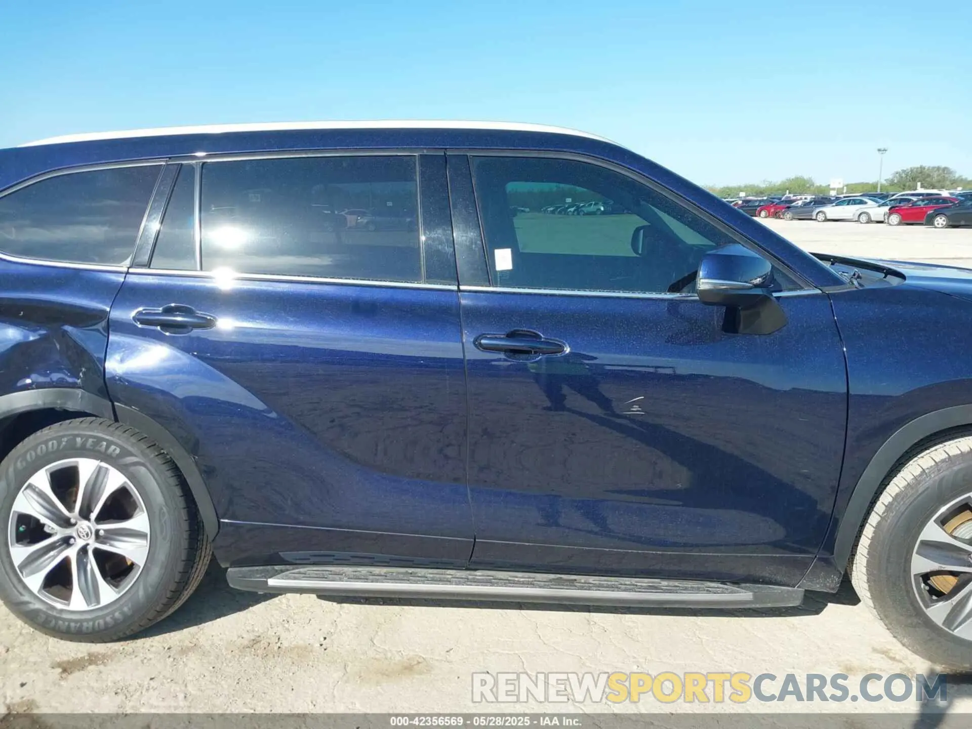 13 fotografías del automóvil dañado 5TDGZRAH2NS111022 TOYOTA HIGHLANDER 2022