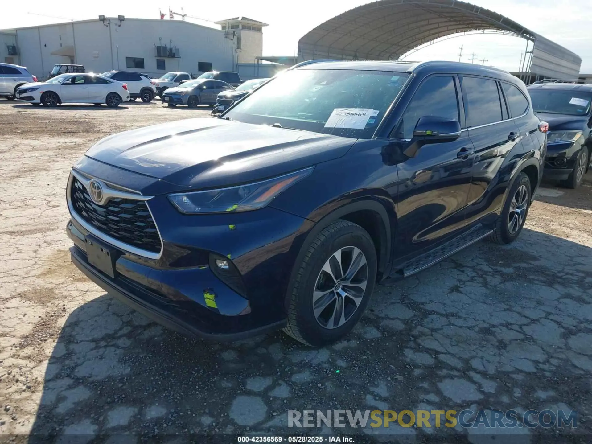2 fotografías del automóvil dañado 5TDGZRAH2NS111022 TOYOTA HIGHLANDER 2022