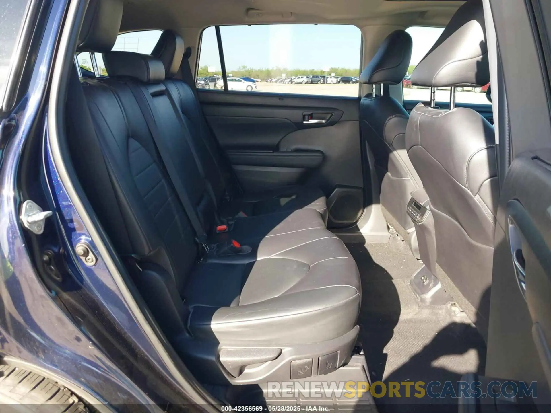 8 fotografías del automóvil dañado 5TDGZRAH2NS111022 TOYOTA HIGHLANDER 2022