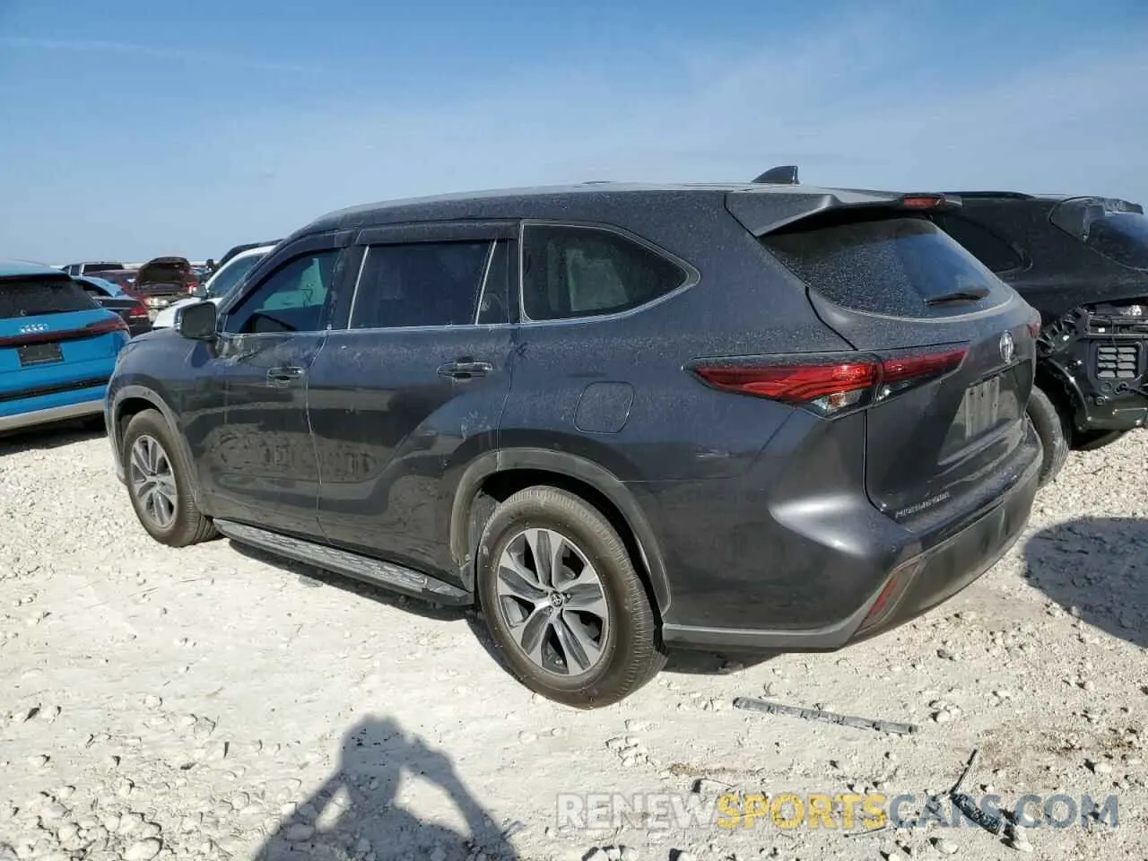 2 fotografías del automóvil dañado 5TDGZRAH2NS546672 TOYOTA HIGHLANDER 2022