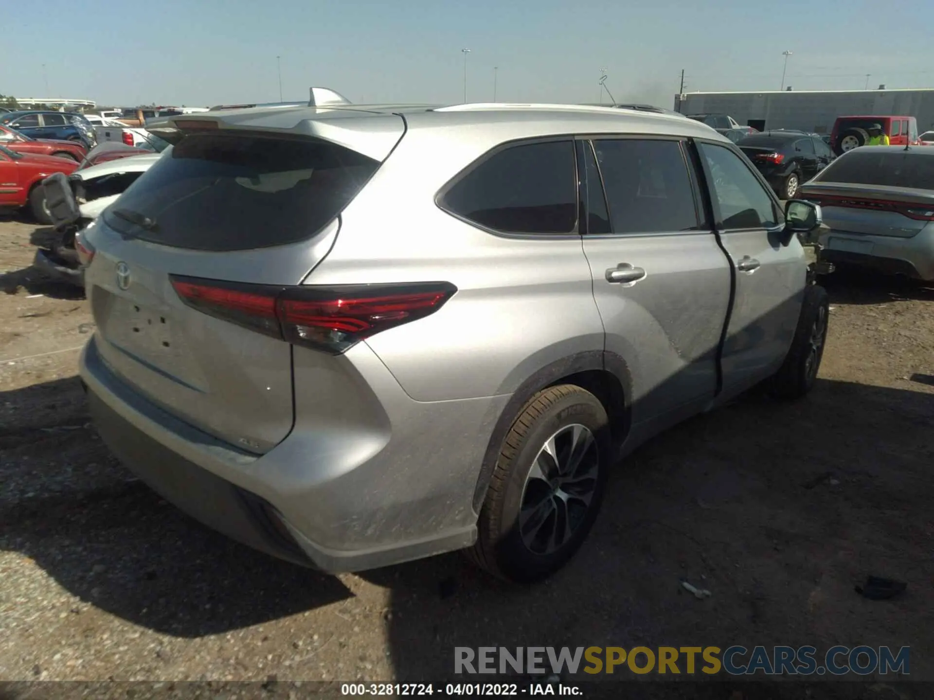 4 fotografías del automóvil dañado 5TDGZRAH3NS111319 TOYOTA HIGHLANDER 2022