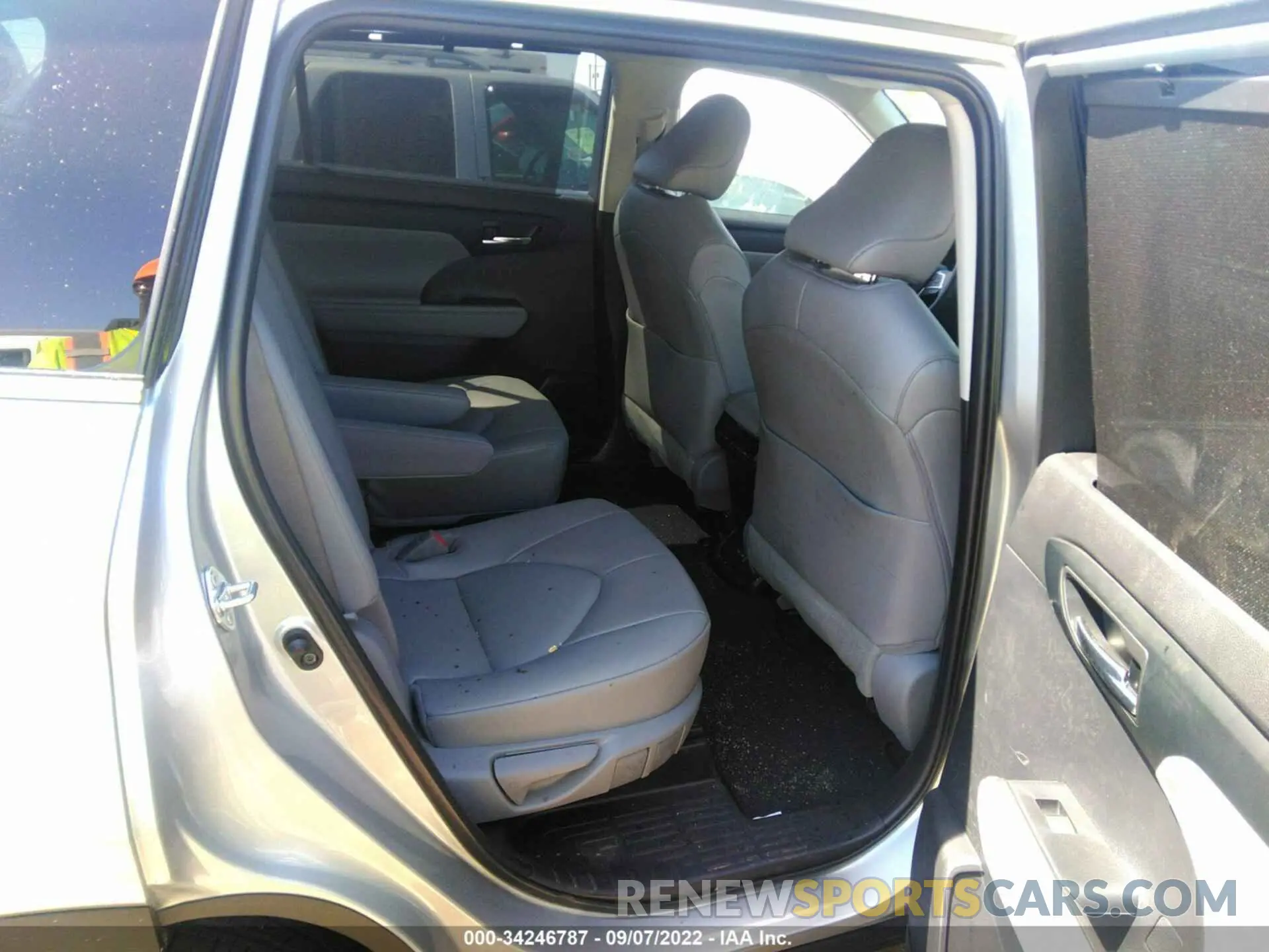 8 fotografías del automóvil dañado 5TDGZRAH3NS552979 TOYOTA HIGHLANDER 2022