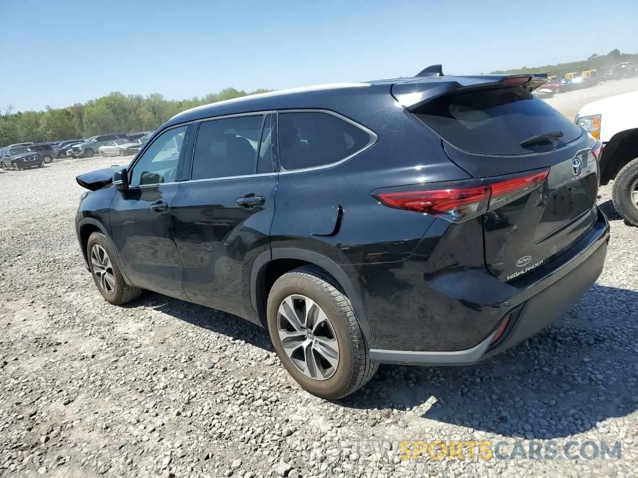2 fotografías del automóvil dañado 5TDGZRAH4NS539528 TOYOTA HIGHLANDER 2022